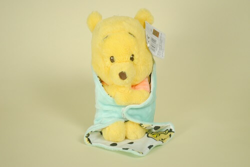 Peluche bébé Winnie l'Ourson avec couverture Disney Store