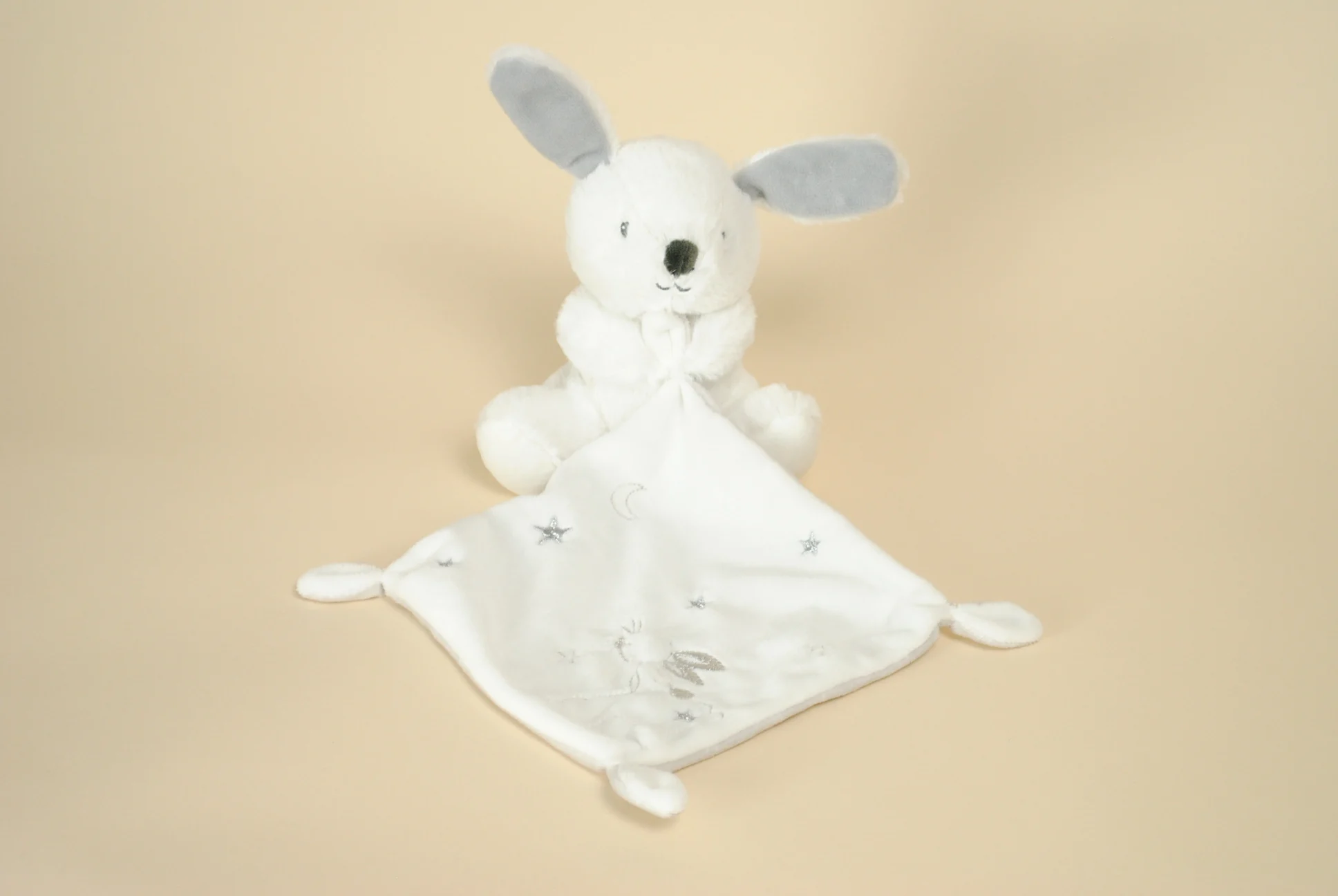 Doudou mouchoir lapin blanc et gris brodé étoiles et lapin sur nuage marque Nicotoy Simba Toys