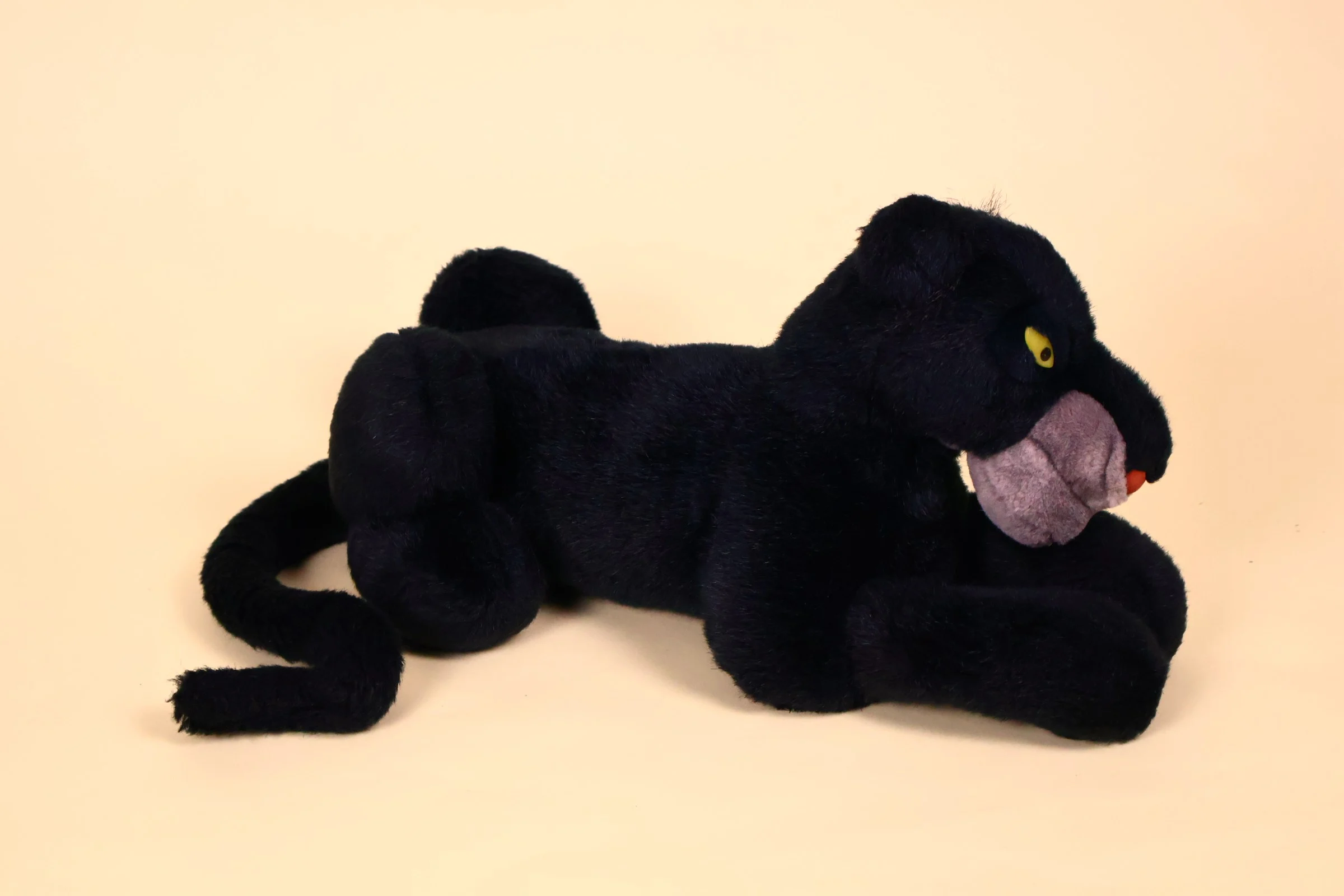 panthere bagheera couché profil