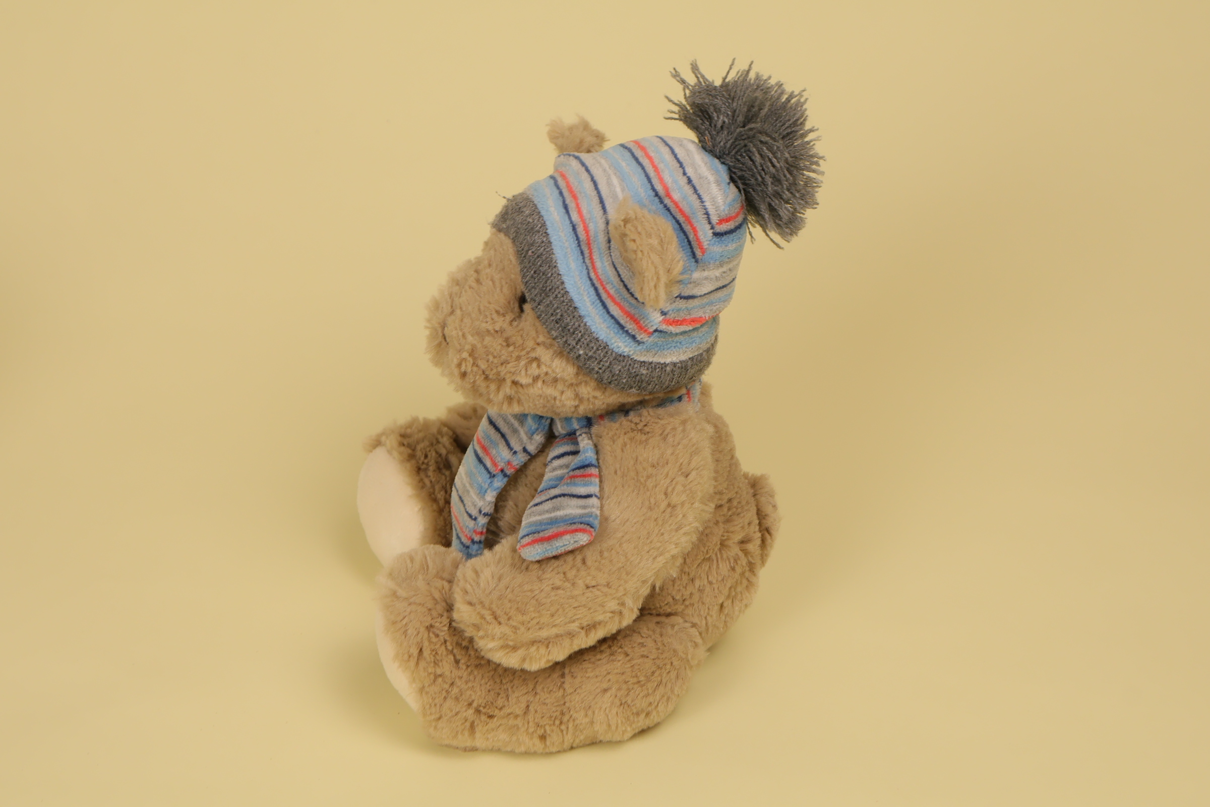 Peluche Ours Beige Bonnet Echarpe Rayé Bleu profil