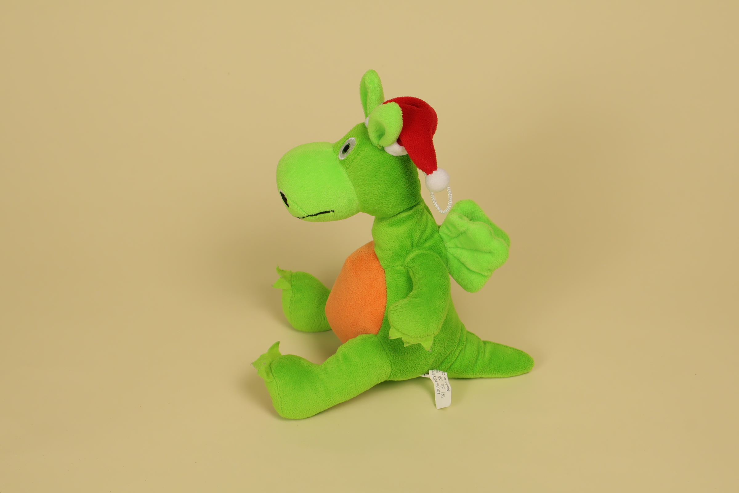 profil Peluche dragon vert 20 cm bonnet rouge de Noël broderie Ratoll marque Dragounet doudou fantastique