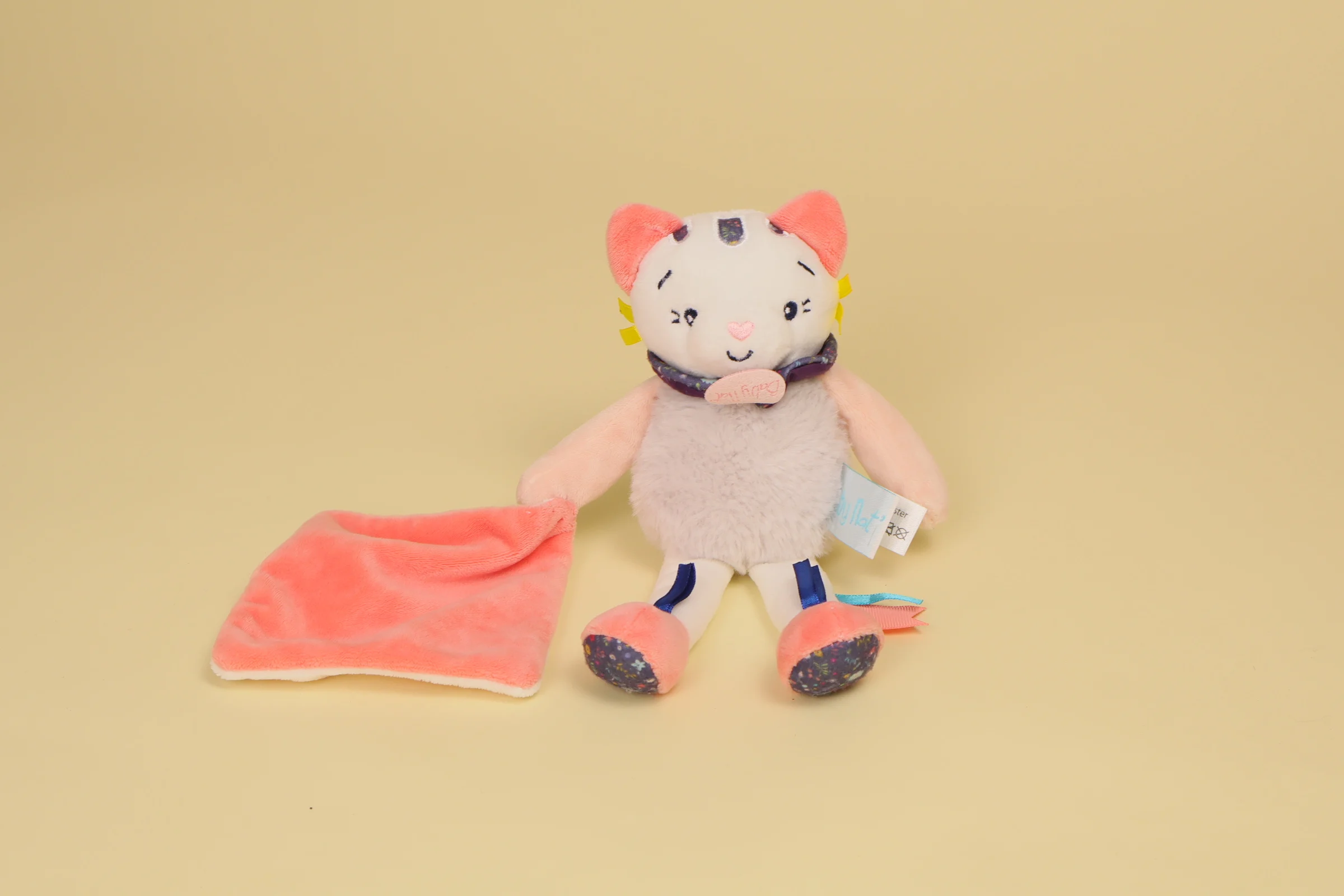 Doudou chat Pollen gris blanc et rose avec mouchoir 24 cm marque Baby Nat' peluche bébé