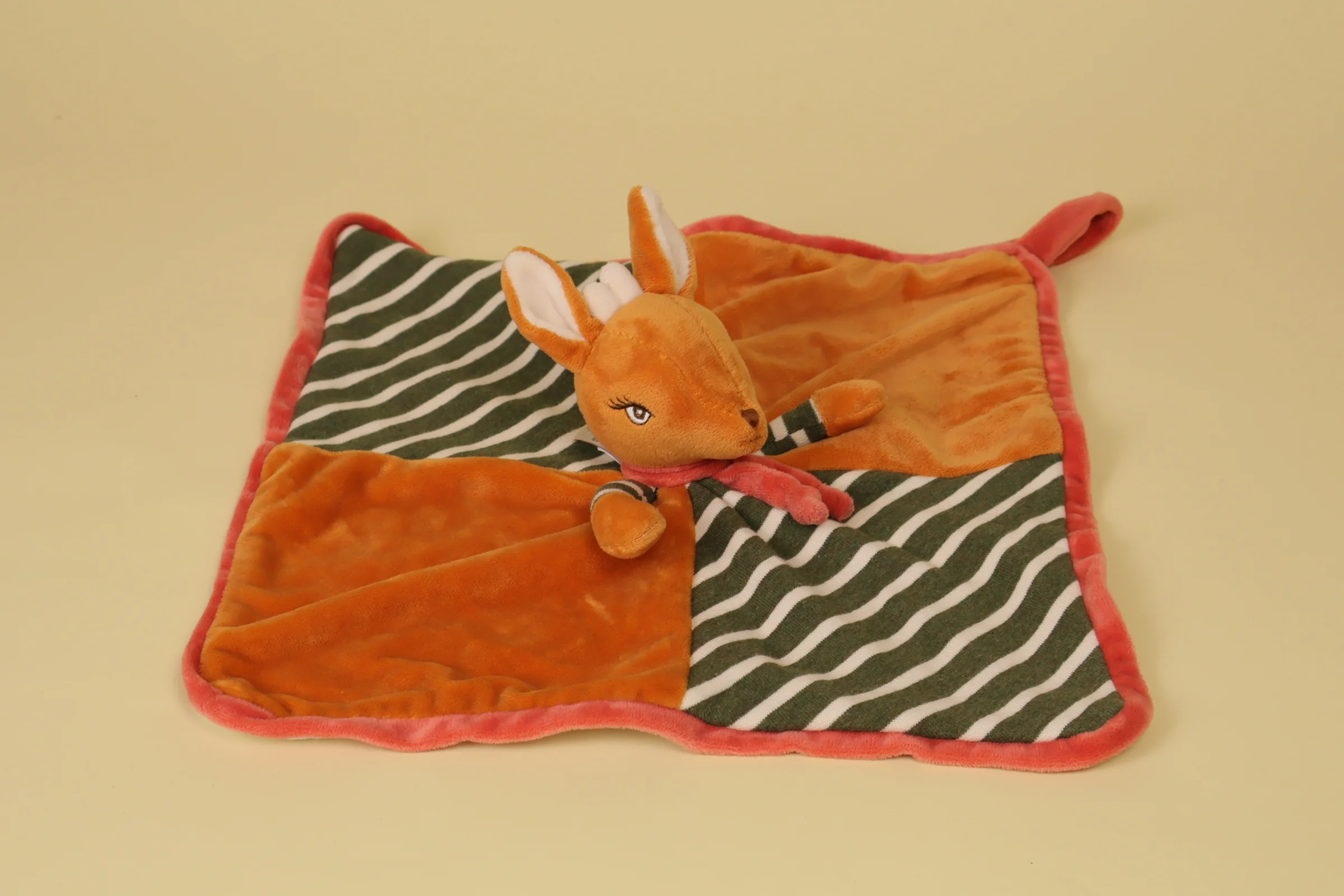 Doudou plat cerf Harald orange et rayé vert marque Bukowski Design peluche naissance suédoise