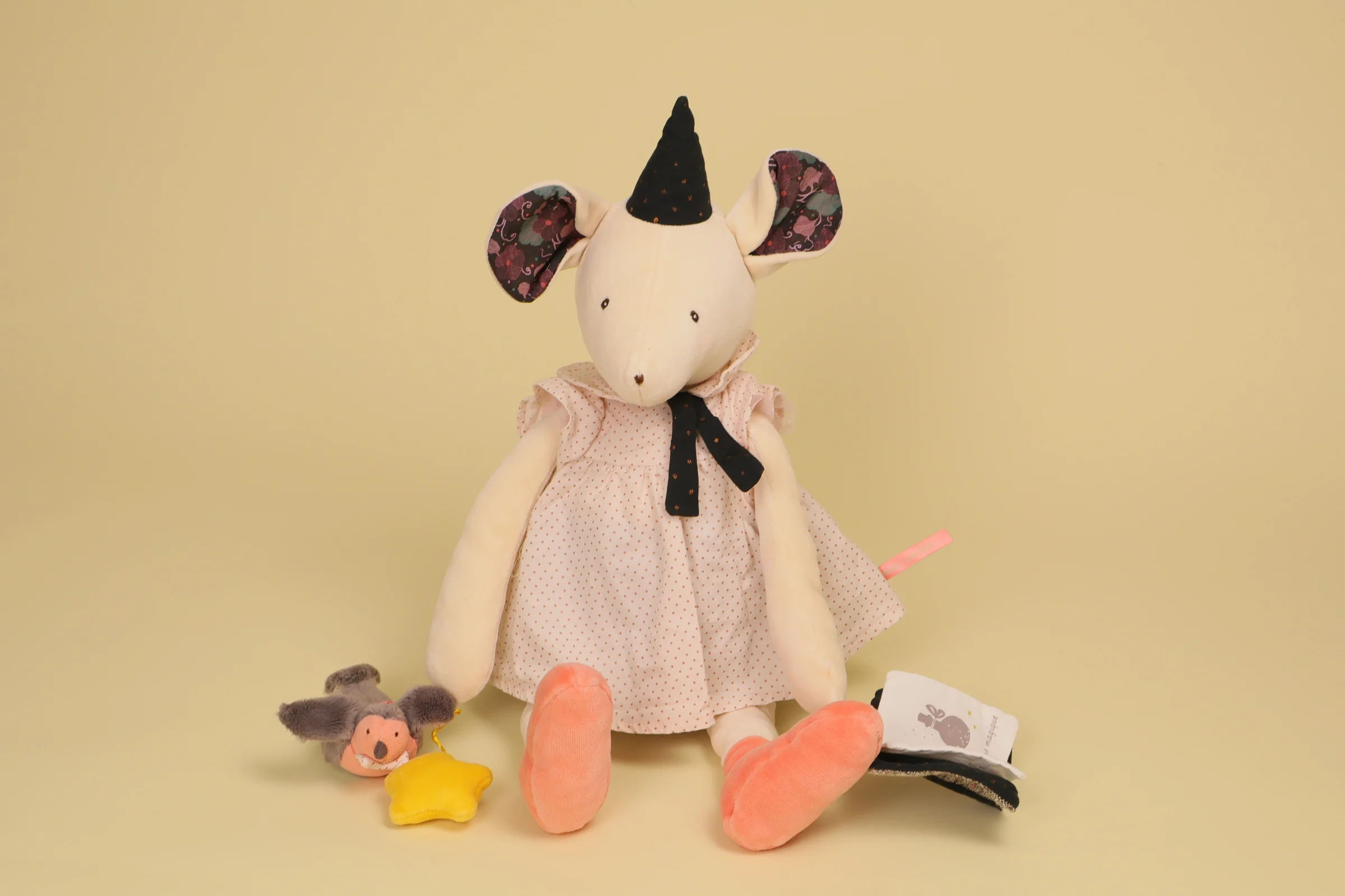 Grande peluche souris d'activité Mimi 52 cm collection Il Était Une Fois marque Moulin Roty robe à pois et chapeau