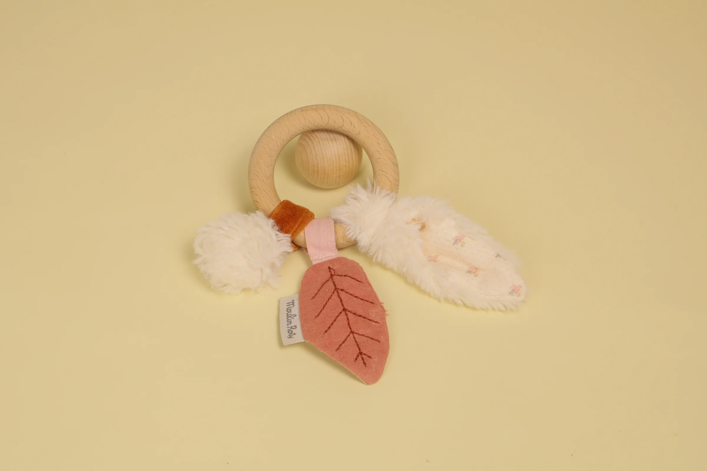 Hochet anneau bois lapin collection Après la Pluie marque Moulin Roty éveil sensoriel bébé