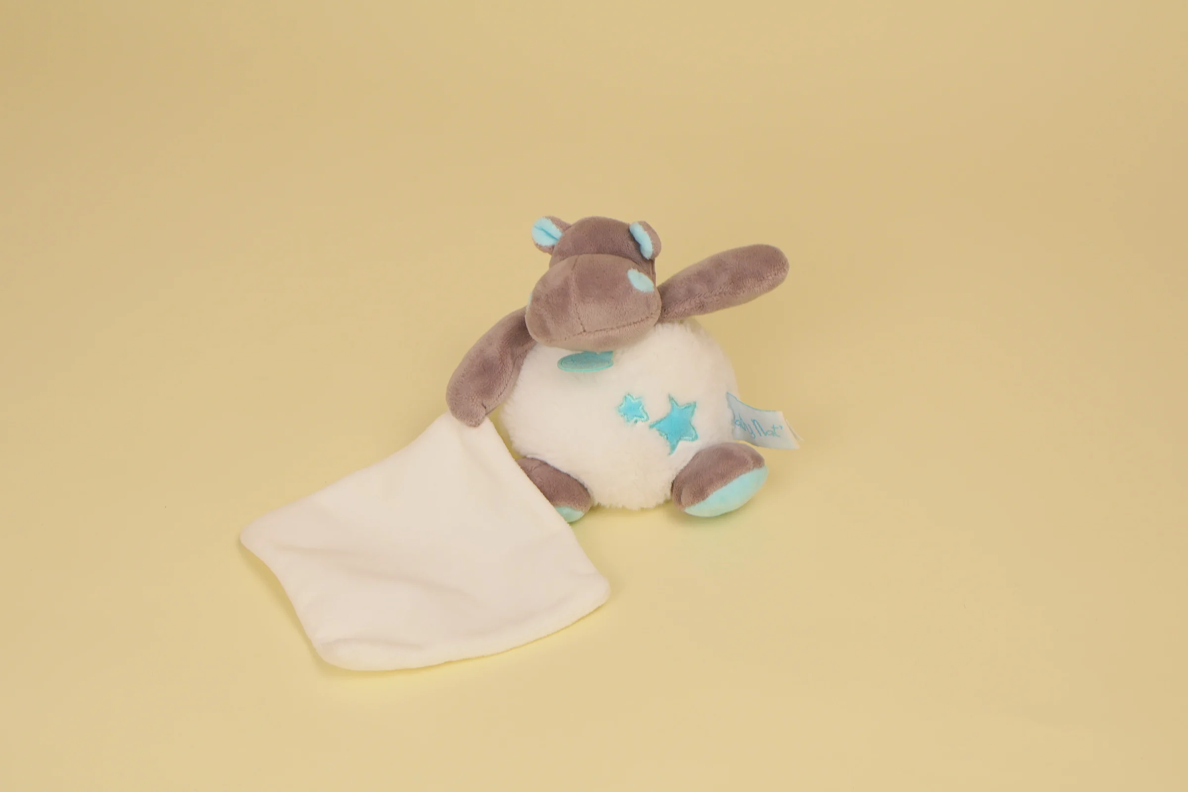 Doudou plat hippopotame Bazile blanc marron et bleu avec mouchoir et étoiles brodées collection Bazile et Zoé Baby Nat