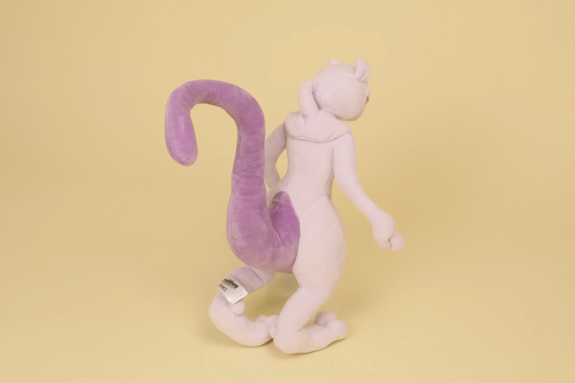 Dos Grande peluche Pokémon Mewtwo mauve et violet 38 cm marque WCT Wicked Cool Toys doudou type psy
