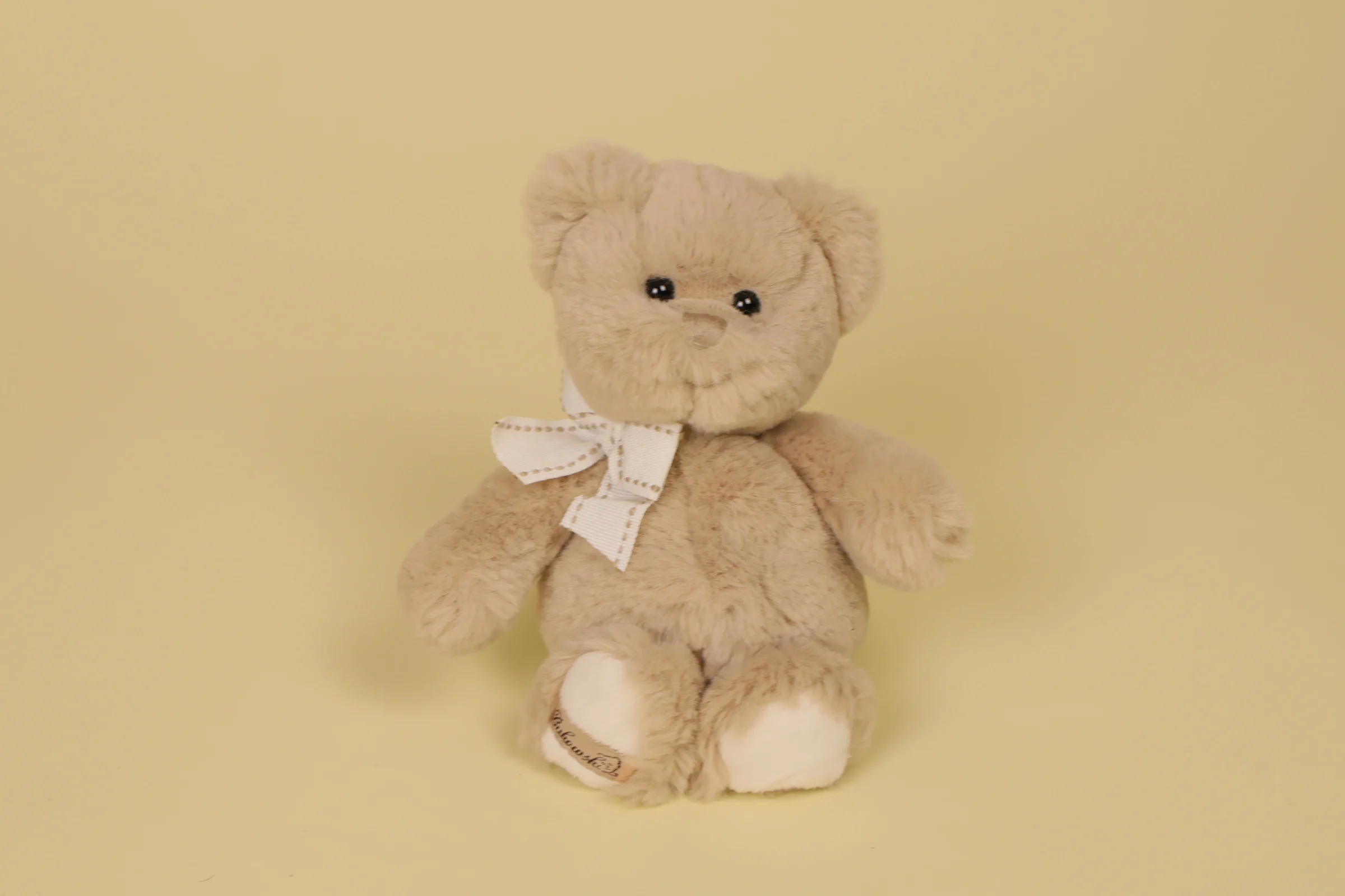 Peluche ours marron 18 cm avec nœud autour du cou marque Bukowski Design doudou suédois