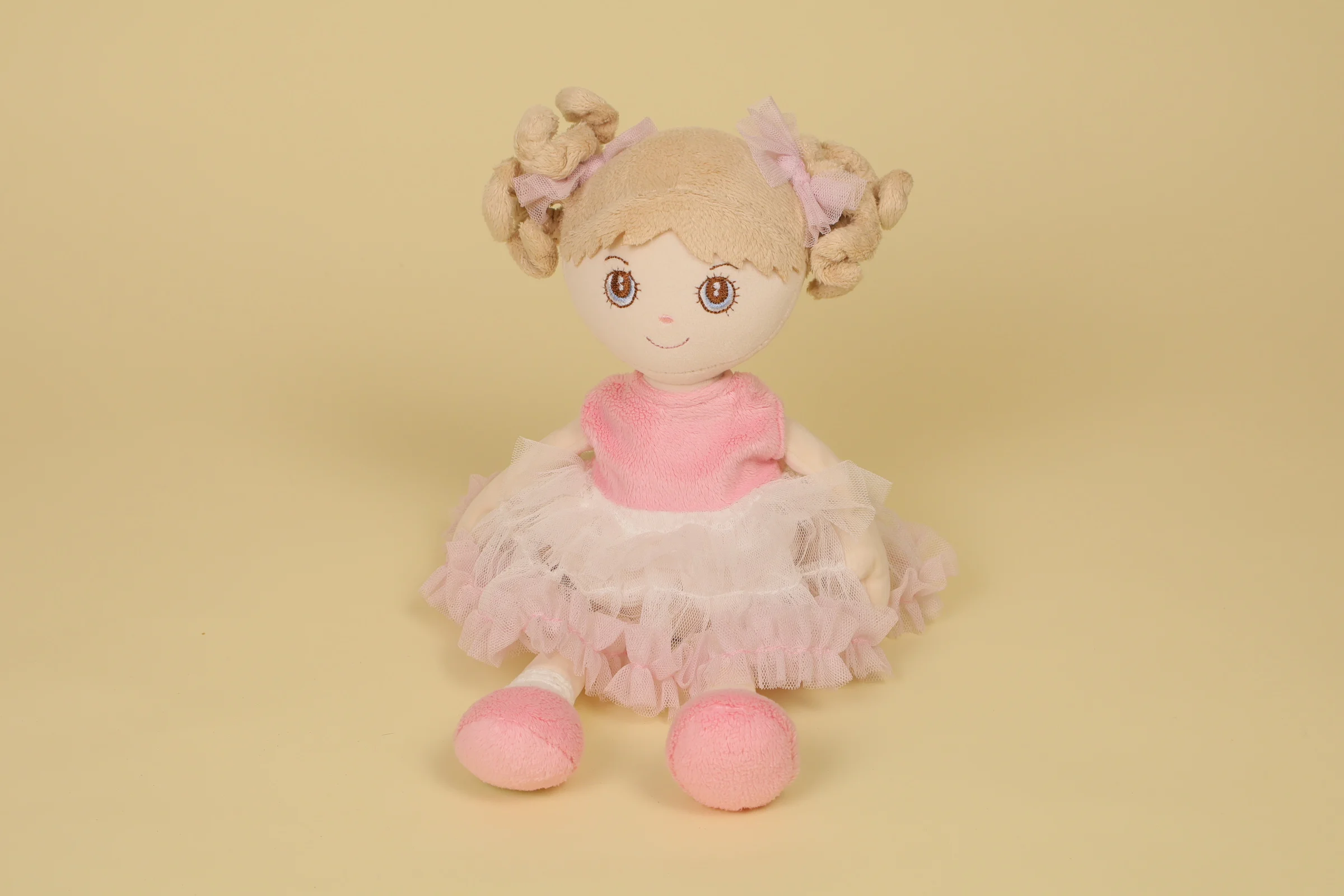 Poupée chiffon Petronella 30 cm robe tulle rose et blanc couettes marque Bukowski Design doudou fille