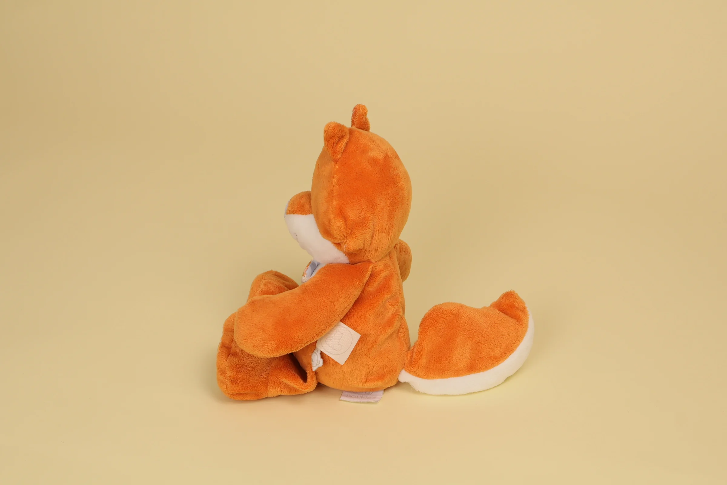 profil Doudou plat renard Henry orange et blanc 27 cm collection Charlie William et Henry marque Noukie's avec tissu à carreaux