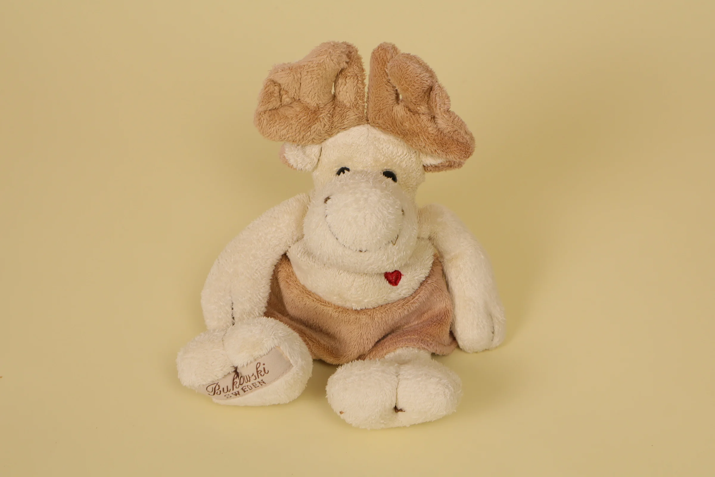 Peluche renne beige et marron 20 cm lesté billes ventre marque Bukowski Design doudou suédois