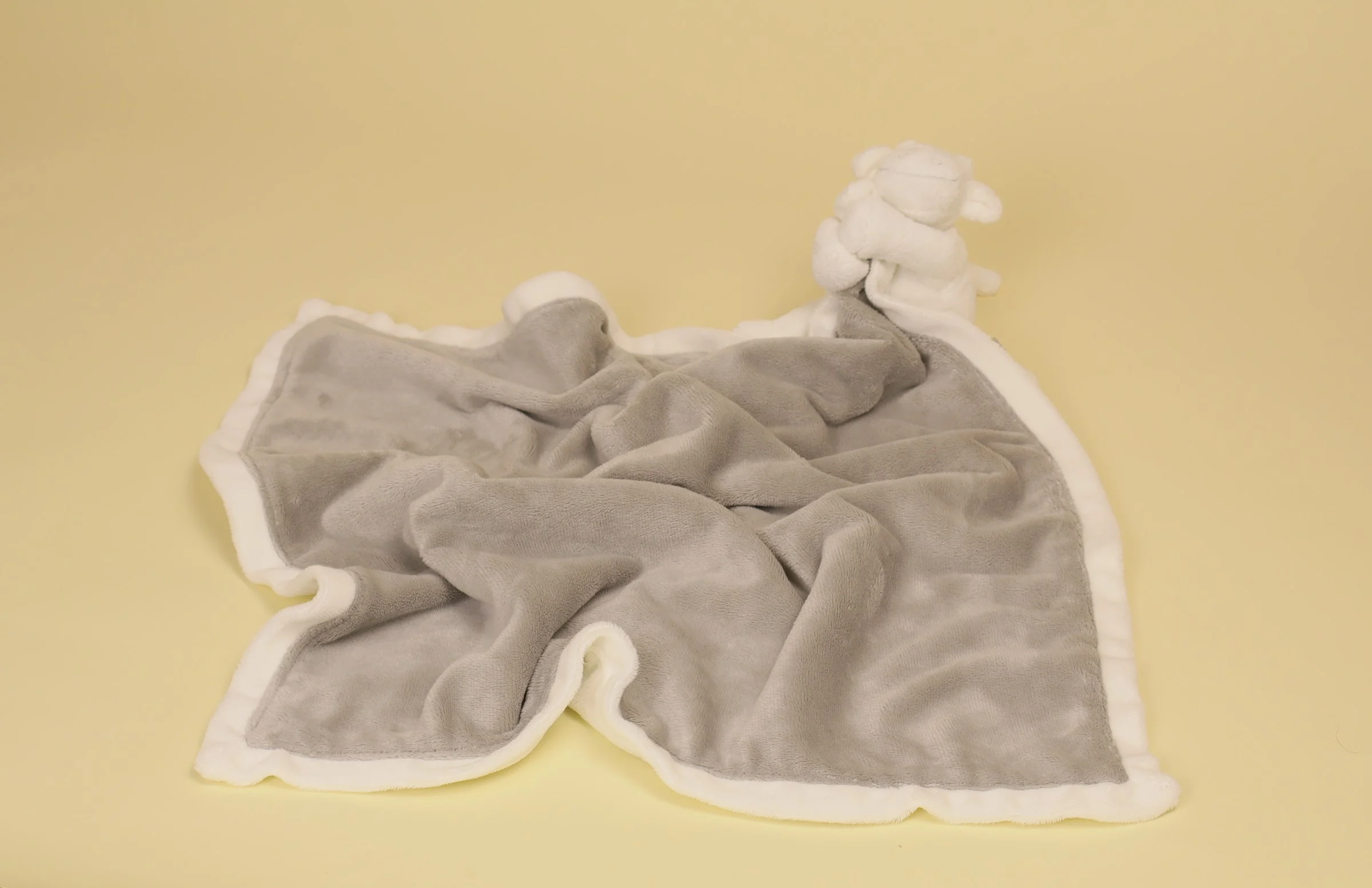 ouvert Doudou vache blanche avec couverture grise et blanche collection Poudre d'étoiles marque Noukie's peluche bébé