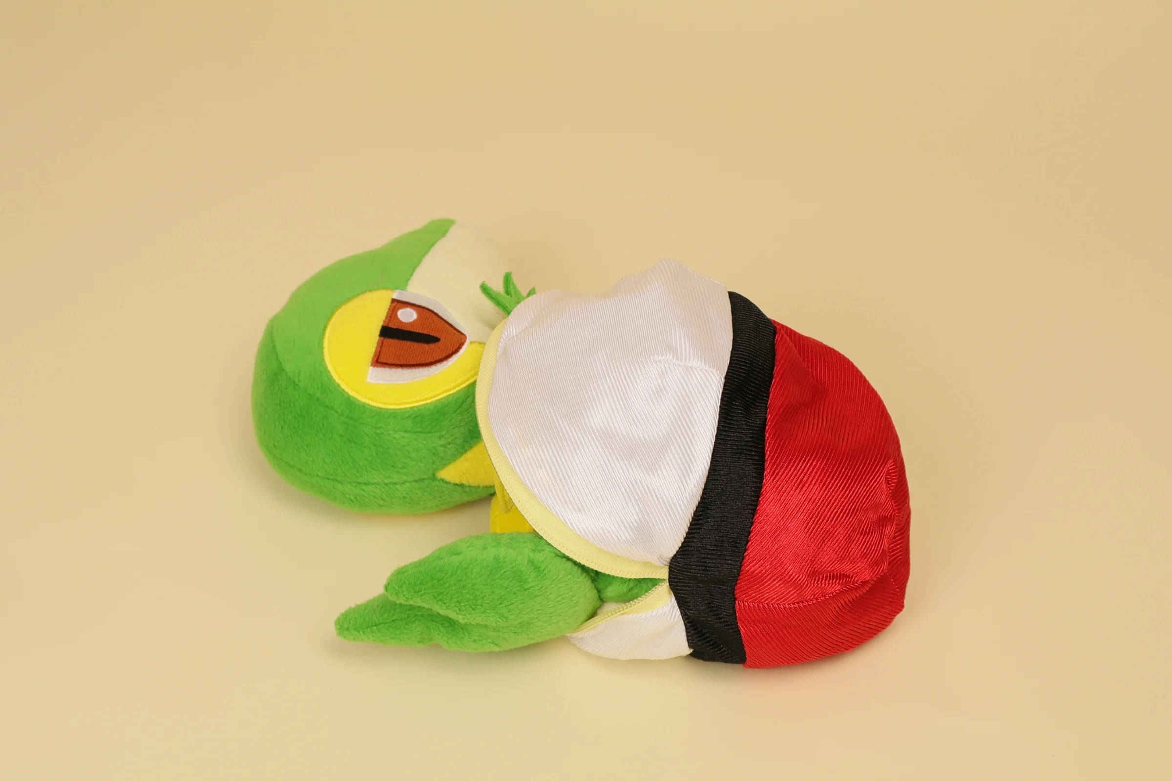 transformation Peluche Pokémon Vipélierre vert 25 cm réversible en Poké Ball marque Jakks Pacific doudou type plante Snivy