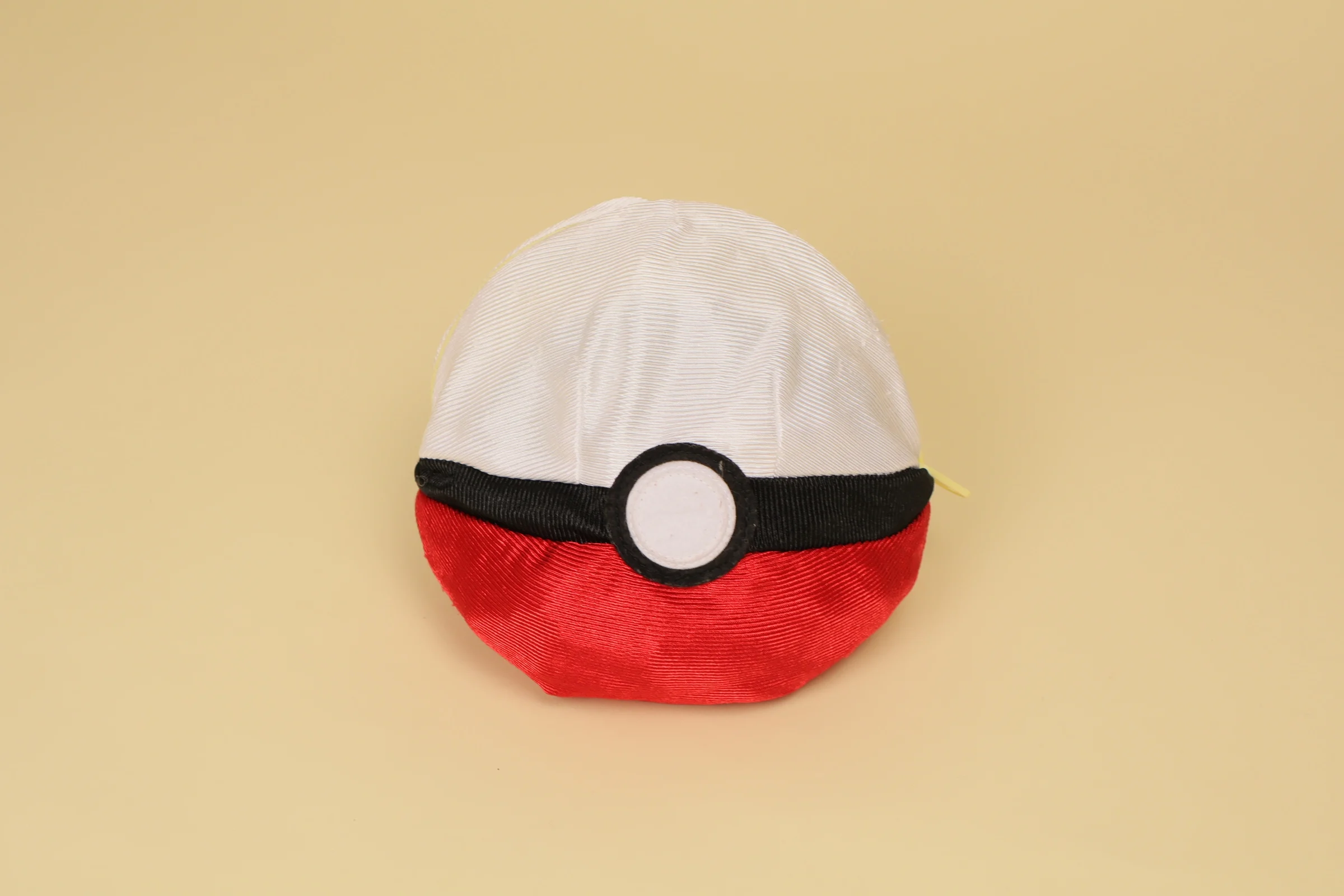 transformé Peluche Pokémon Vipélierre vert 25 cm réversible en Poké Ball marque Jakks Pacific doudou type plante Snivy