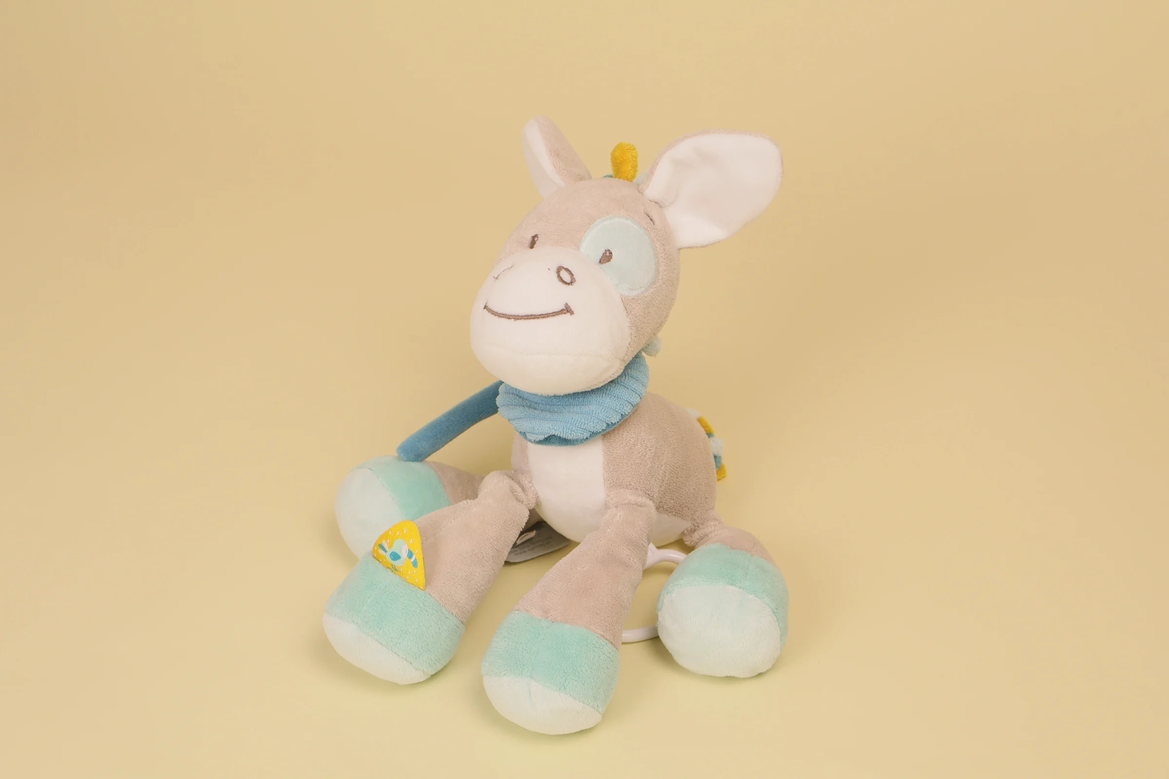 Doudou musical cheval Tim beige et vert bandana bleu 21 cm marque Nattou collection Tim et Tiloo