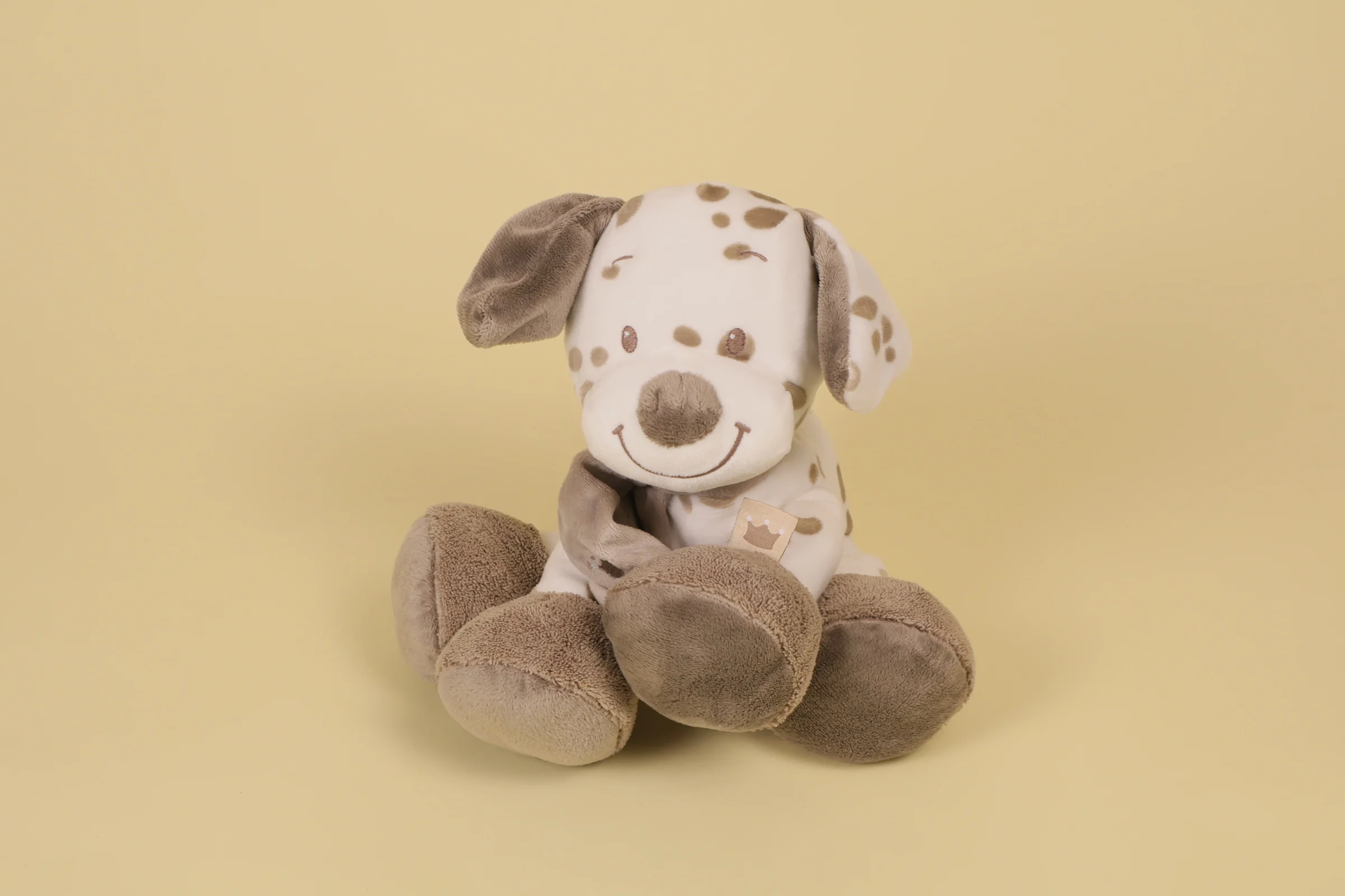 Doudou peluche chien blanc et marron Max collection Max Noa et Tom marque Nattou 20 cm