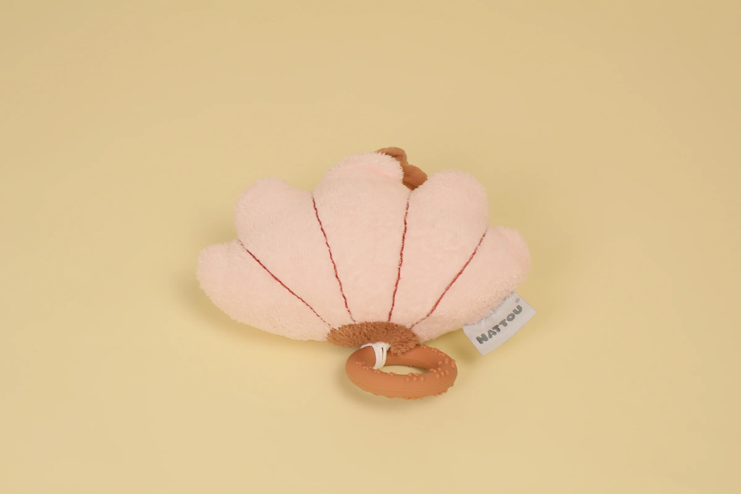 Doudou musical coquillage rose et marron marque Nattou peluche sonore berceuse pour bébé