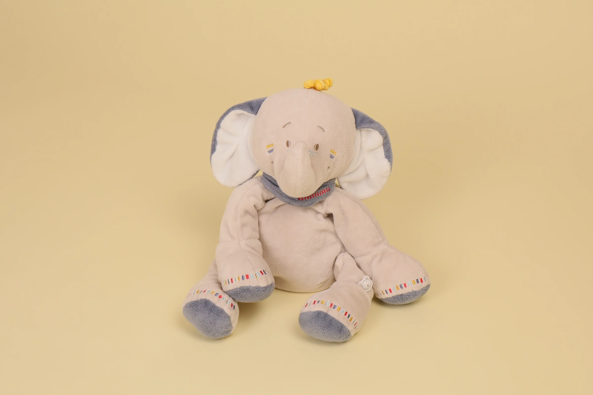 Peluche éléphant Bao beige et bleu 20 cm marque Noukie’s collection Bao et Wapi Veloudoux