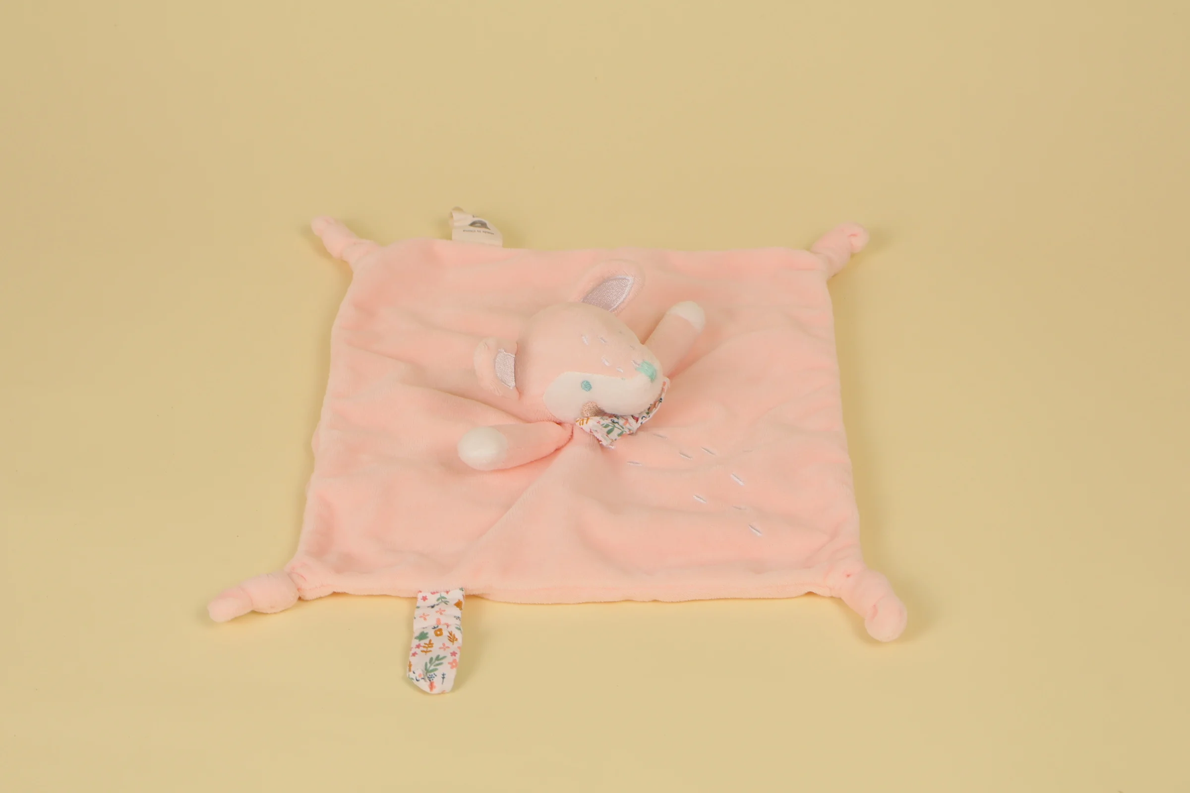Doudou plat renard biche rose pastel avec attache-tétine marque Prémaman