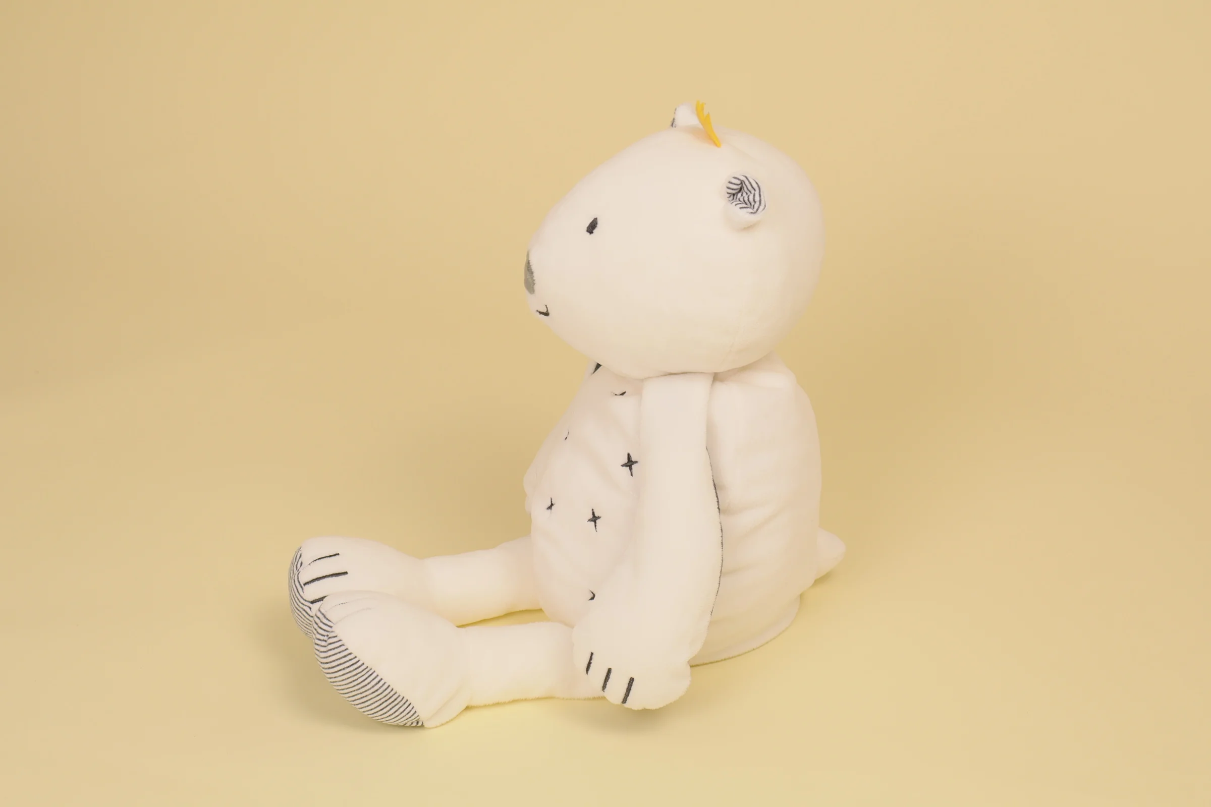 profil Grande peluche ours Sam blanc couronne jaune 43 cm marque Noukie’s collection Timeless Veloudoux