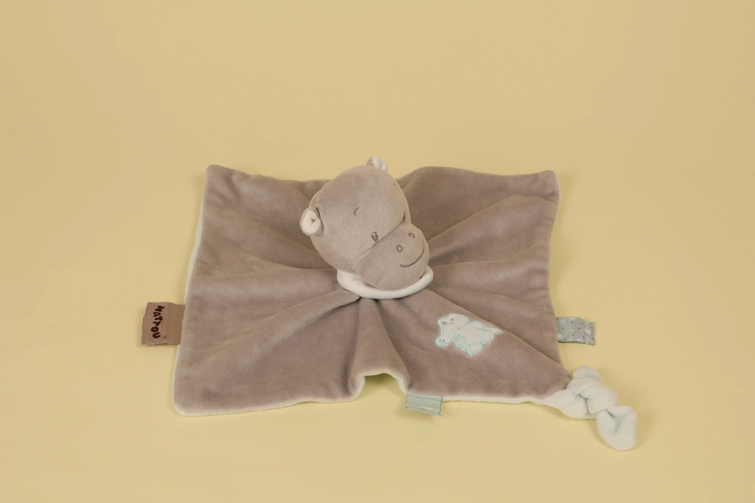 Doudou plat hippopotame gris et bleu Hippolyte avec attache-tétine collection Loulou Hippolyte et Léa marque Nattou