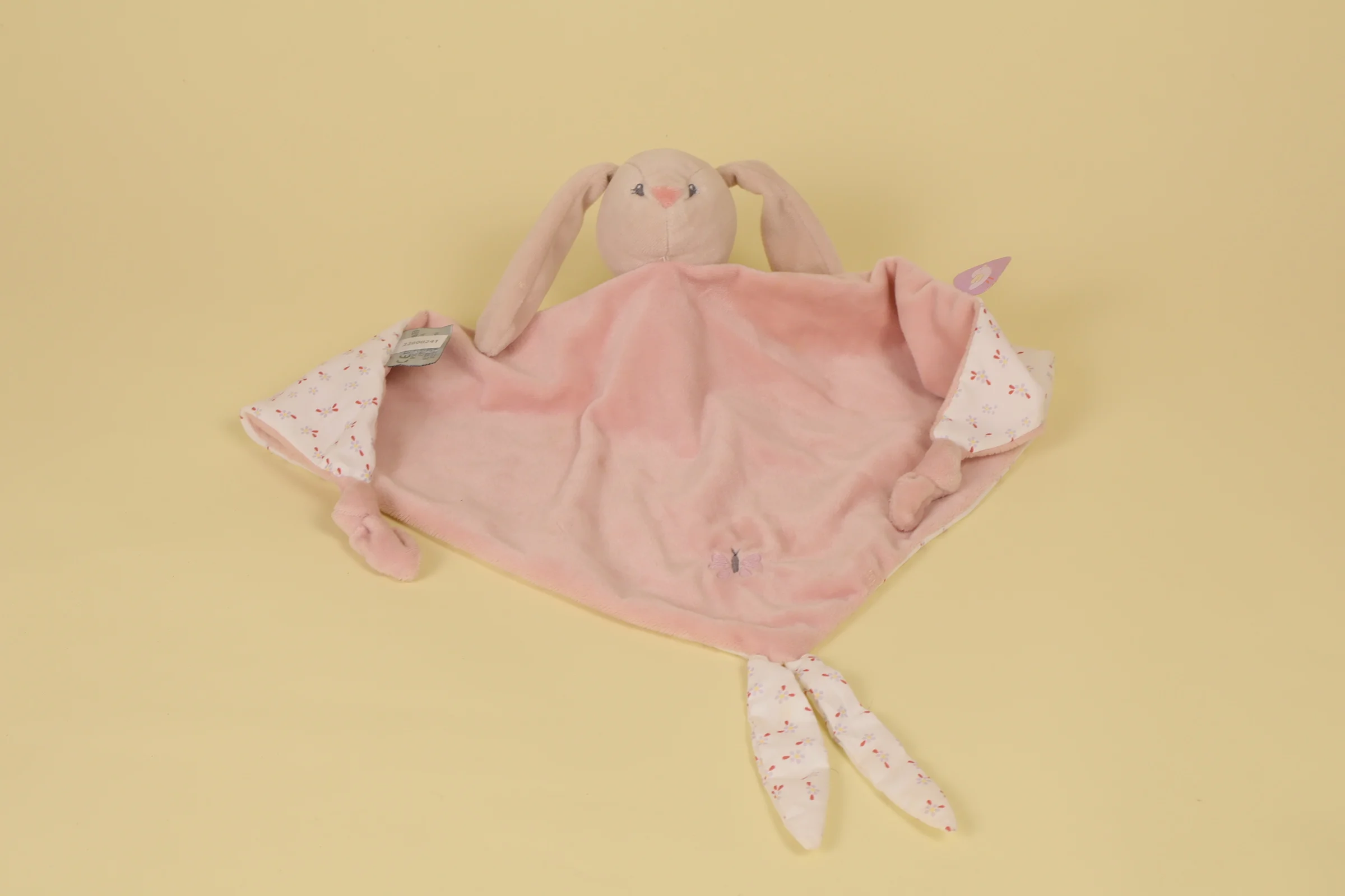 Grand doudou plat lapin Alice rose forme losange avec papillon brodé collection Alice et Pomme marque Nattou