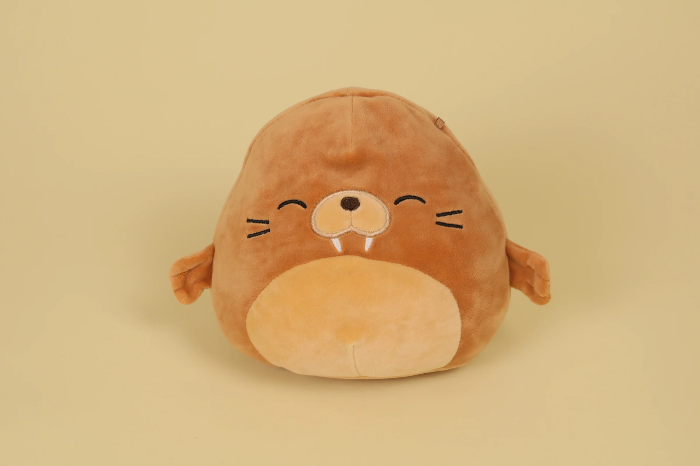 Peluche coussin morse marron Bruce Squishimalls 19 cm texture moelleuse