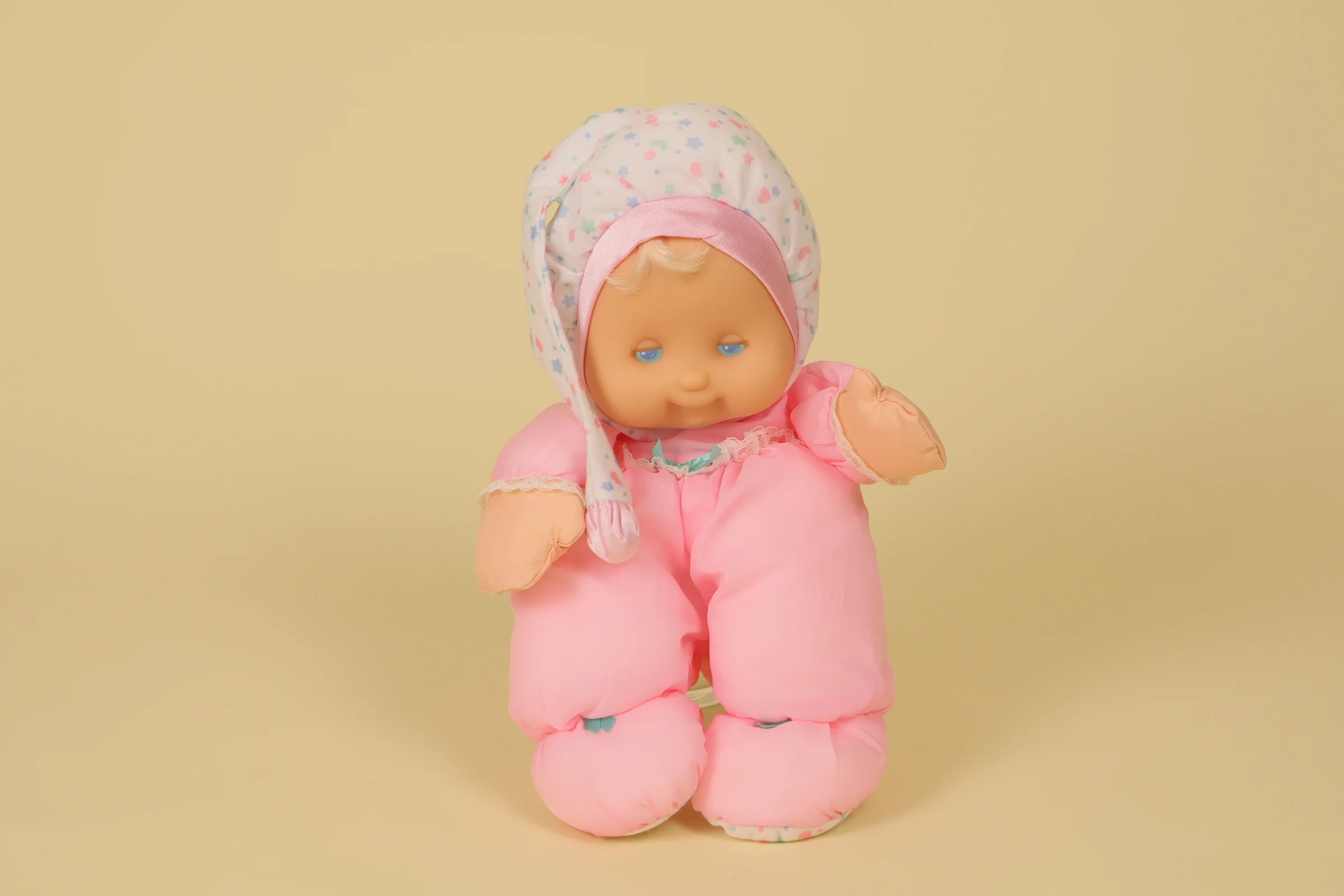 Poupée veilleuse rose Puffalump Fisher-Price 1991 bonnet blanc imprimé cœurs et étoiles 32 cm