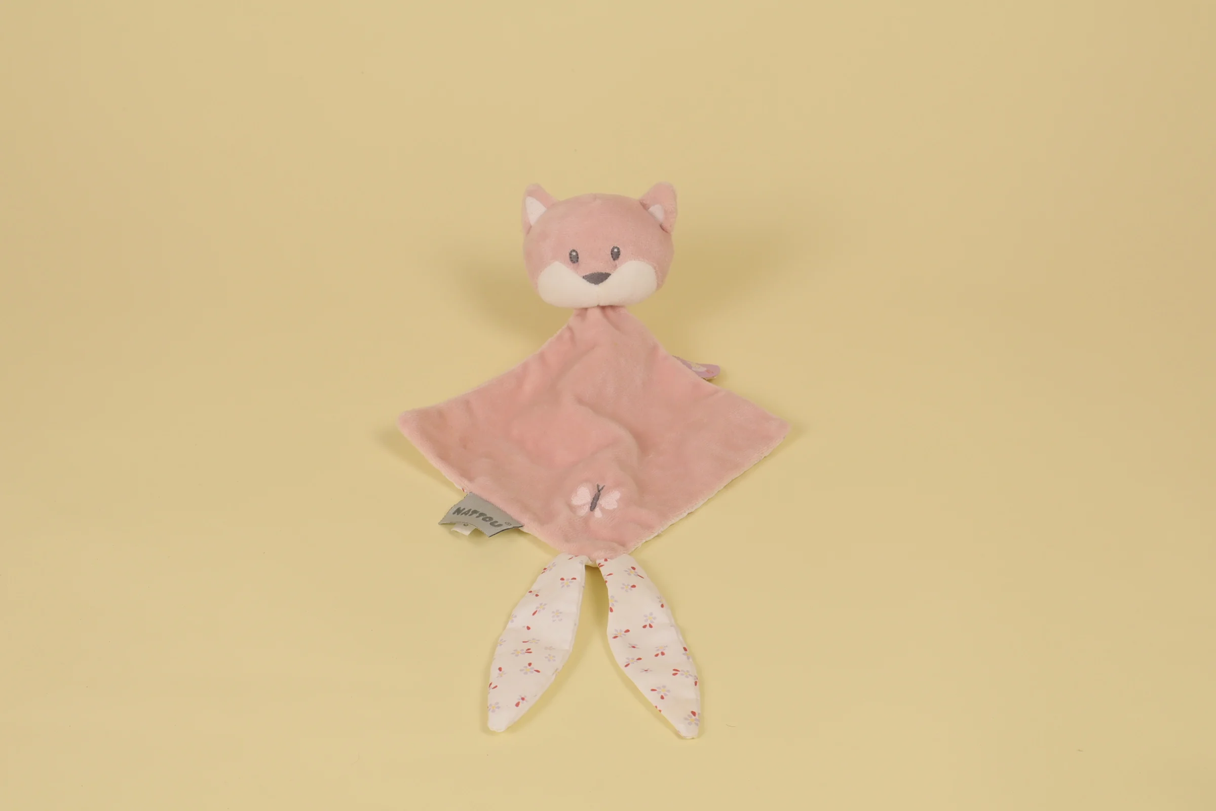 Doudou plat renard rose Pomme avec attache-tétine et papillon brodé collection Alice et Pomme marque Nattou