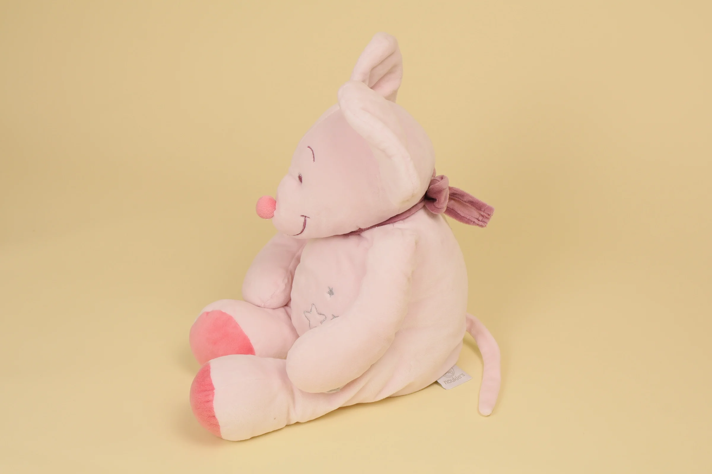 profil Grande peluche souris Mia rose étoiles argentées brodées nœud mauve 39 cm marque Noukie's collection Mia et Victoria
