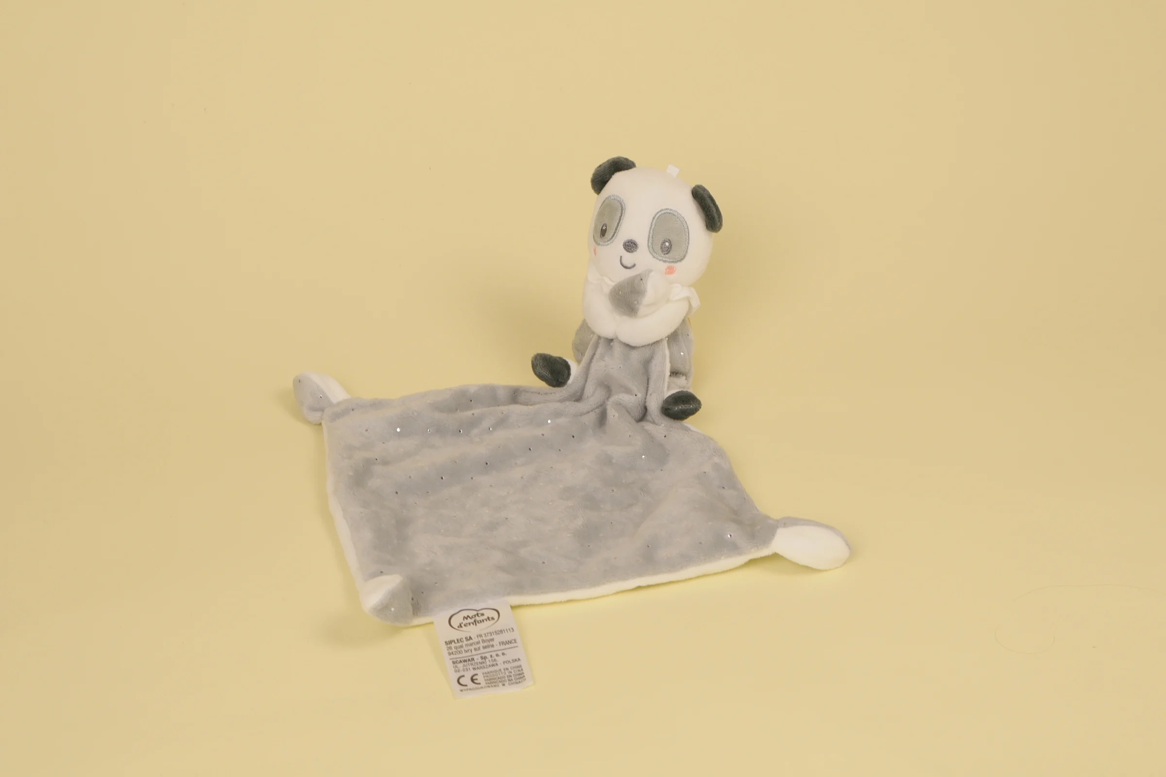 Doudou plat panda blanc avec collerette et corps mouchoir gris imprimé de petits pois argentés marque Mots d'Enfants