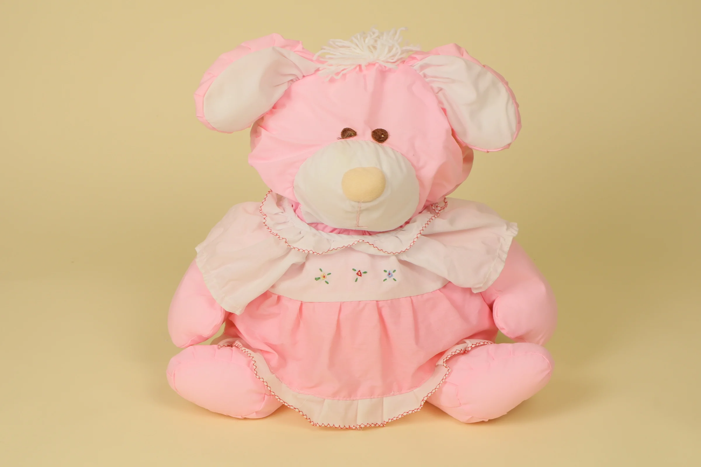 Grande peluche chien rose et blanc style Puffalump en tissu parachute portant une robe avec broderies mesurant 38 cm