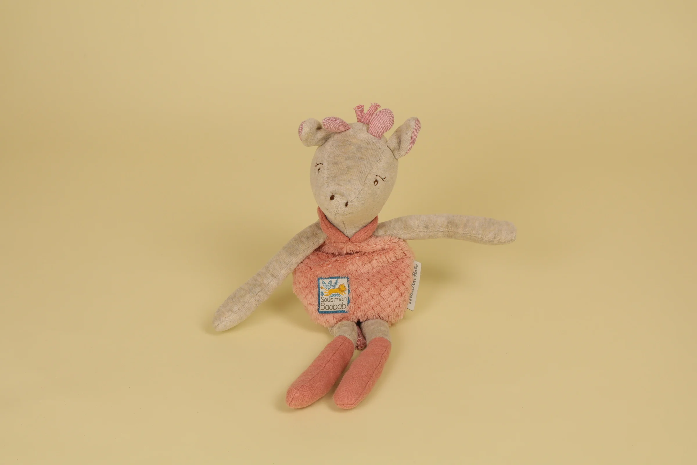 Doudou hochet girafe Hibiscus beige et rose 30 cm collection Sous mon Baobab savane 2020 marque Moulin Roty