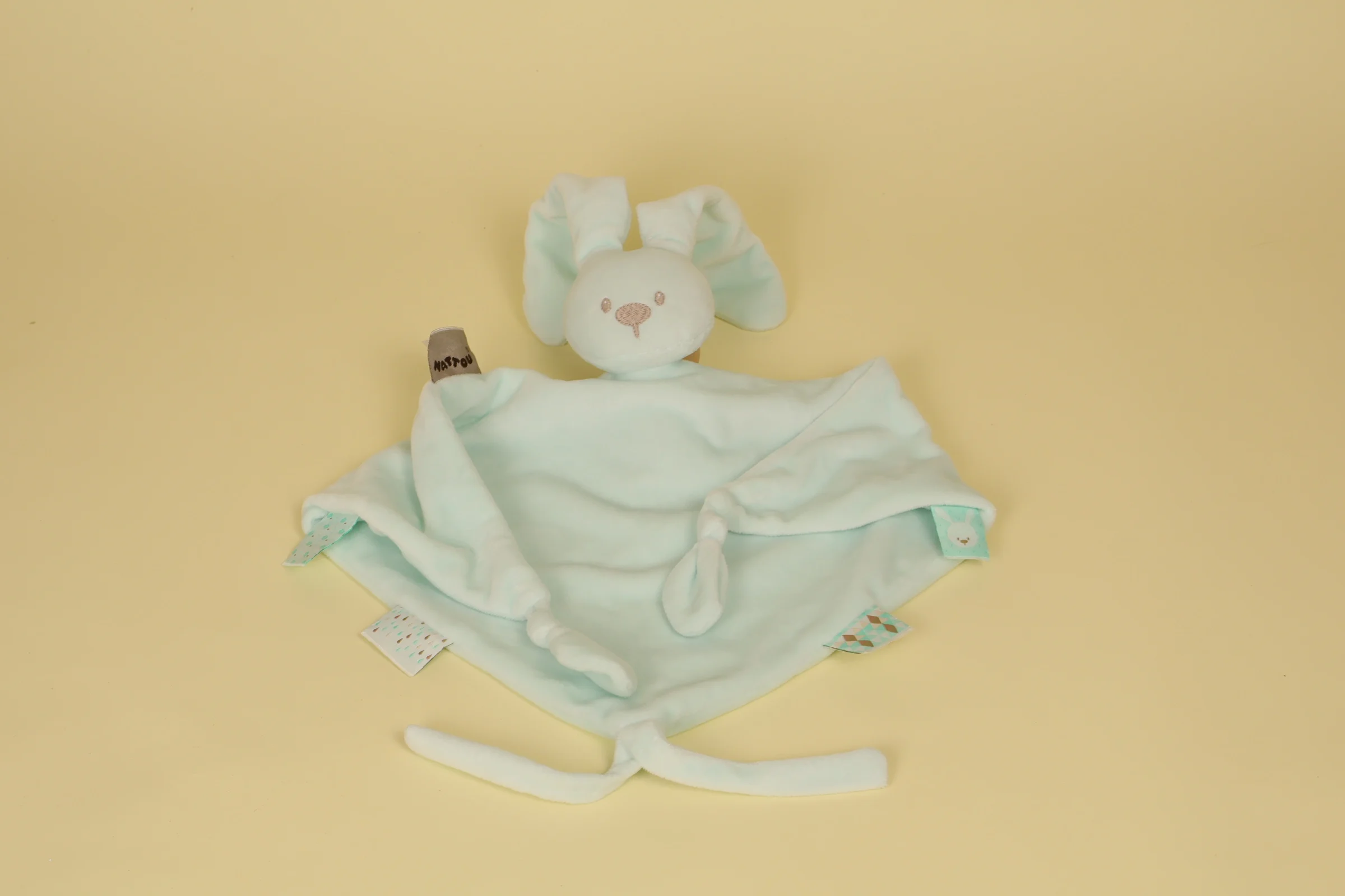 Maxi doudou plat lapin vert menthe visage brode beige 65 cm collection Lapidou marque Nattou