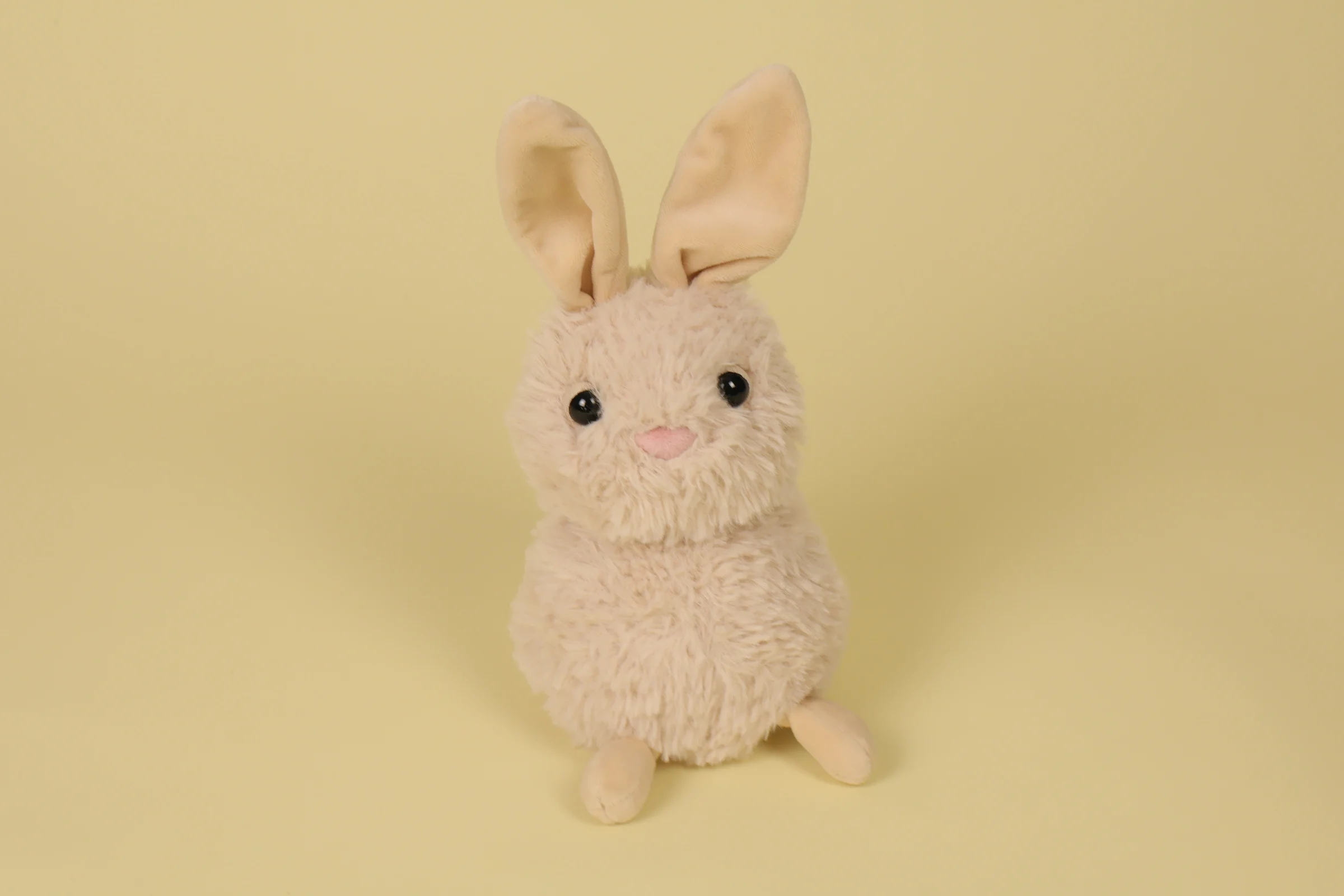 Peluche lapin Nuzzables Rabbit beige de 17 cm collection 2022 de la marque Jellycat