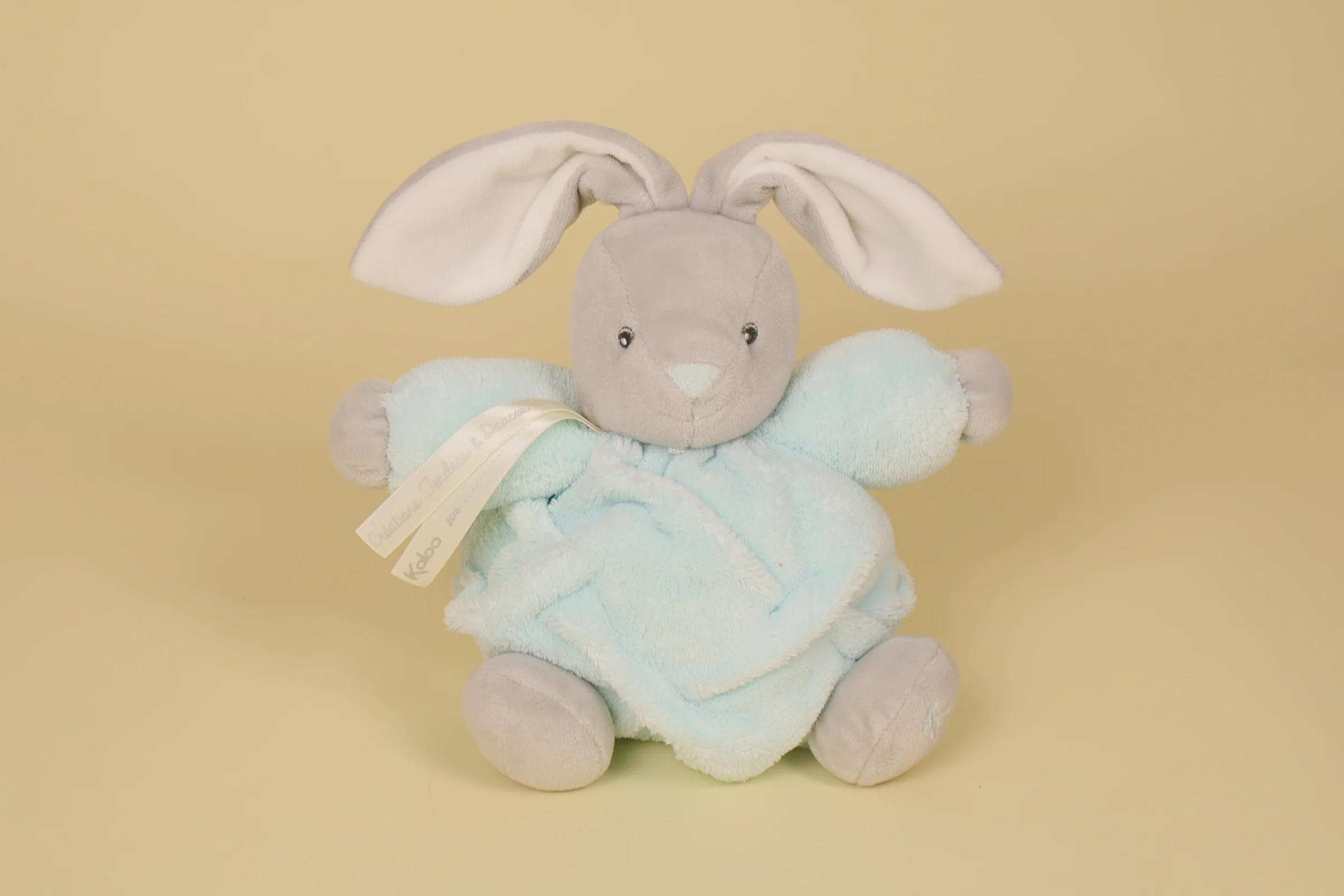 Doudou lapin boule bleu aqua et gris 18 cm Plume vintage 2016 2018 marque Kaloo