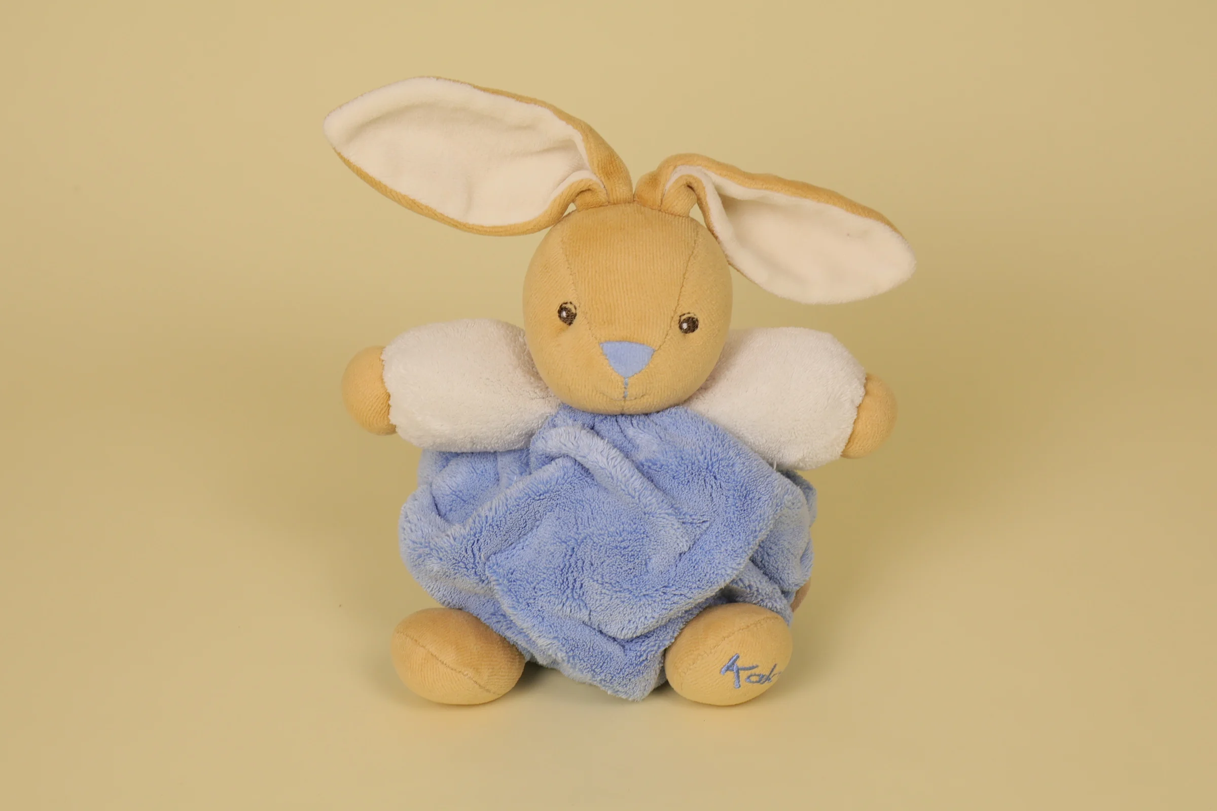 Doudou lapin boule bleu blanc et marron 18 cm Plume vintage 2010 marque Kaloo