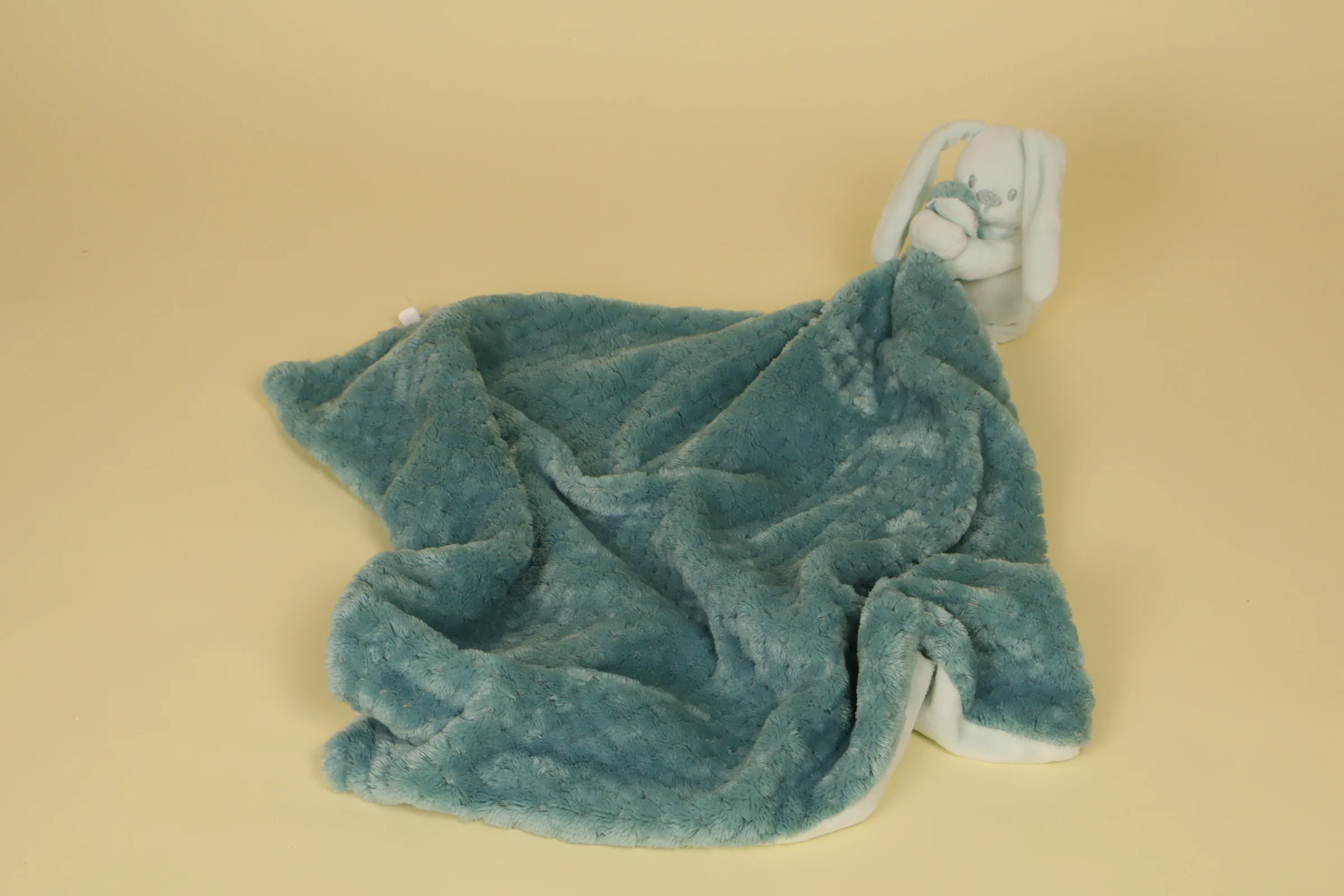Doudou lapin couverture vert menthe et vert bleu collection Lapidou marque Nattou