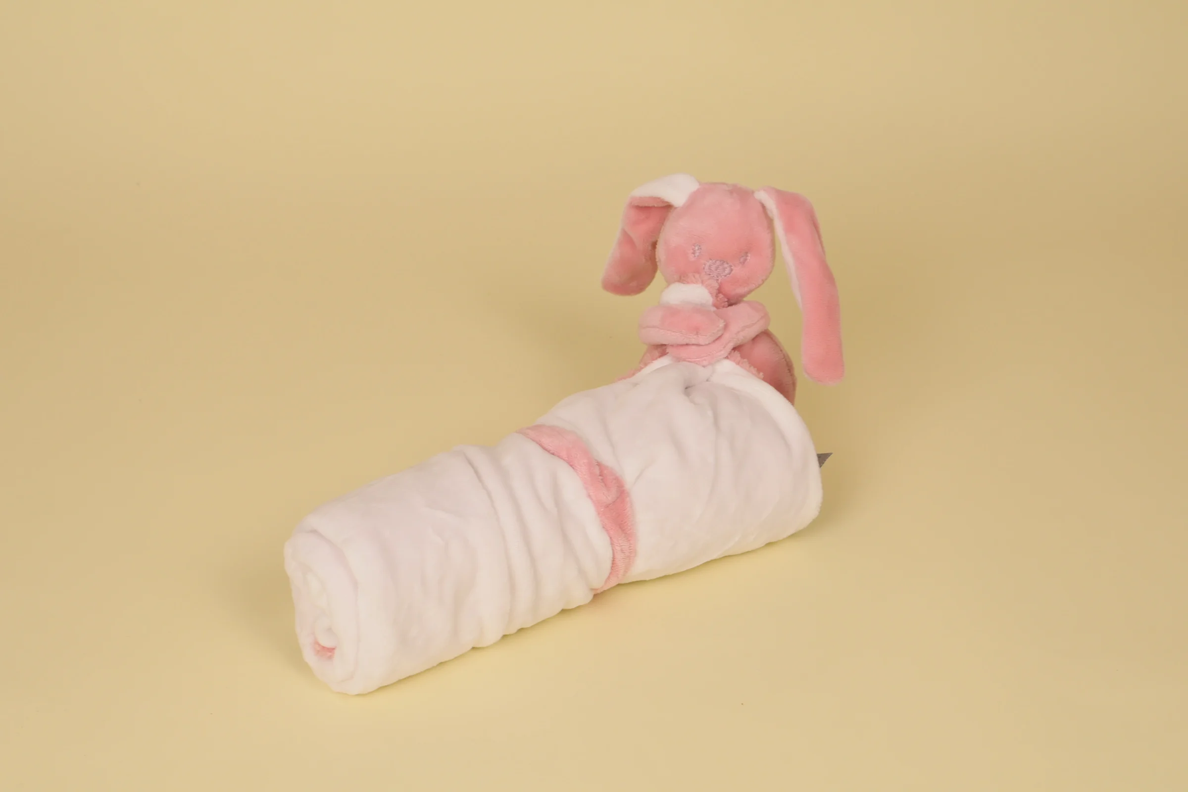 Doudou lapin couverture rose poudre et blanc collection Lapidou marque Nattou ouvert