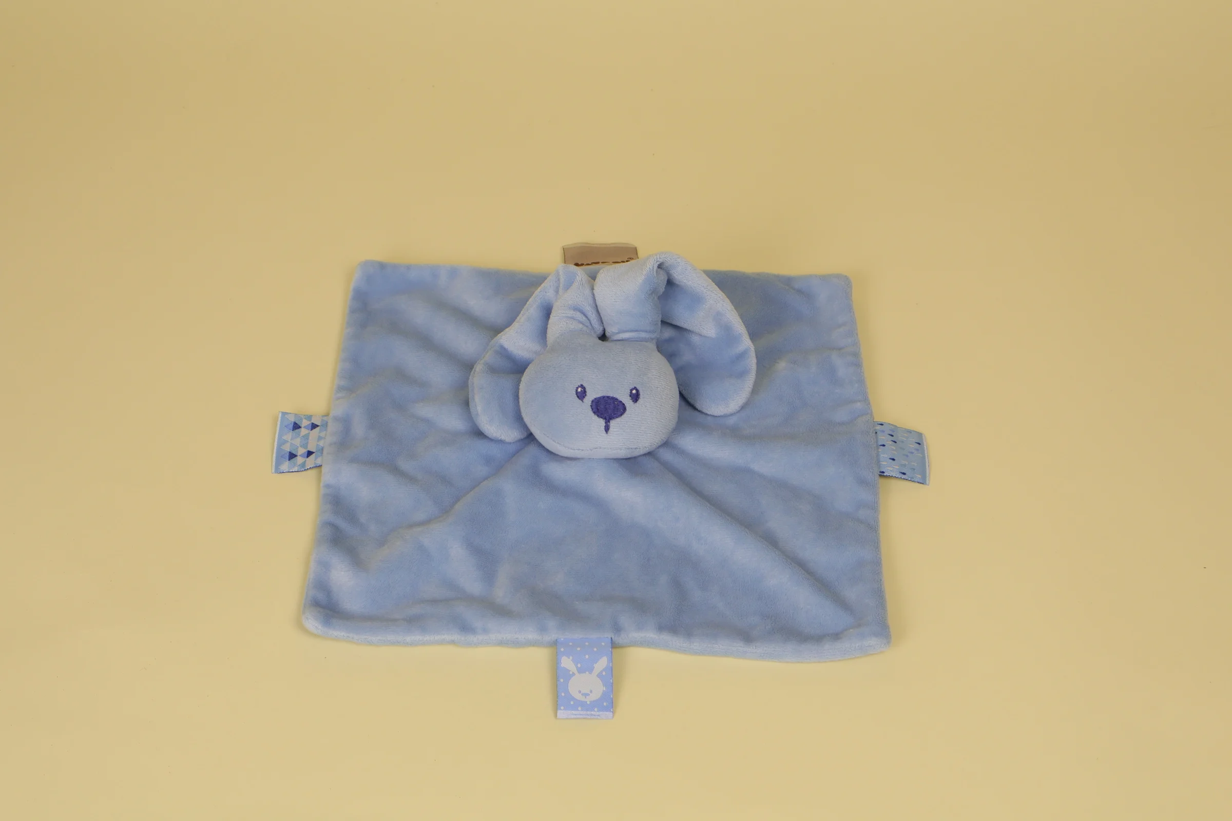 Doudou plat lapin bleu collection Lapidou marque Nattou