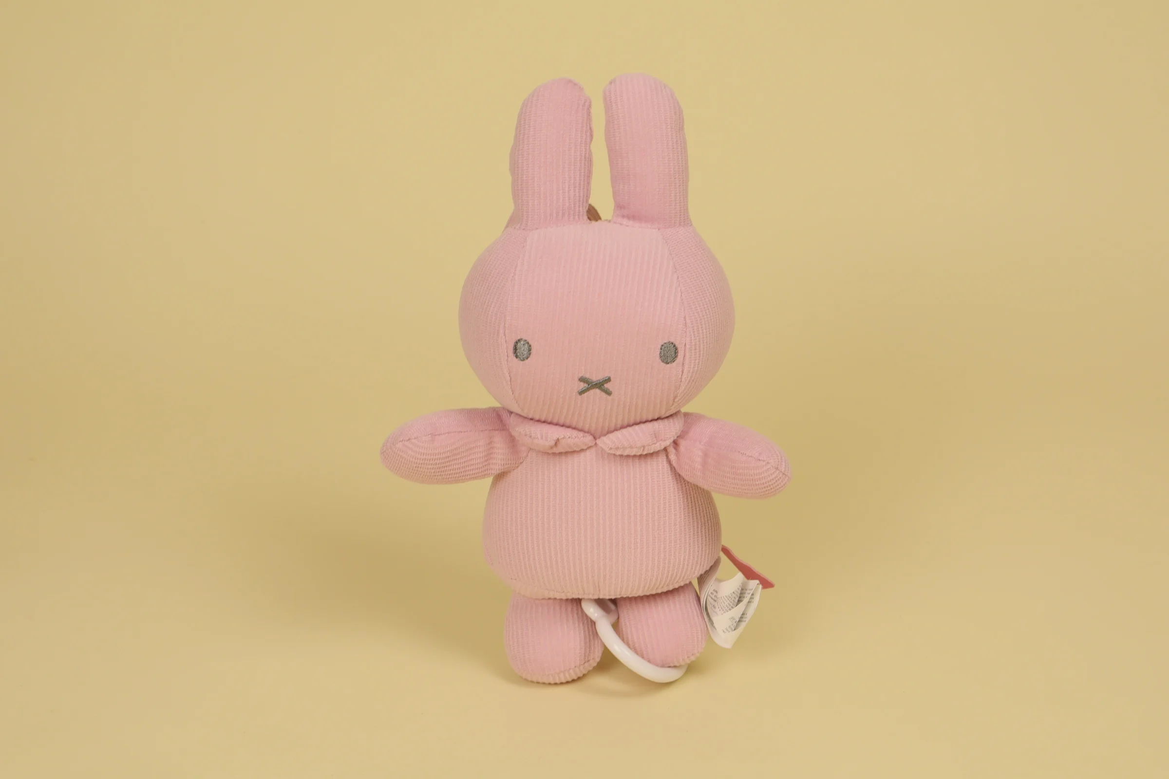Peluche lapin Miffy musicale en velours cotele rose mesurant 22 cm de la marque Nijntje Tiamo