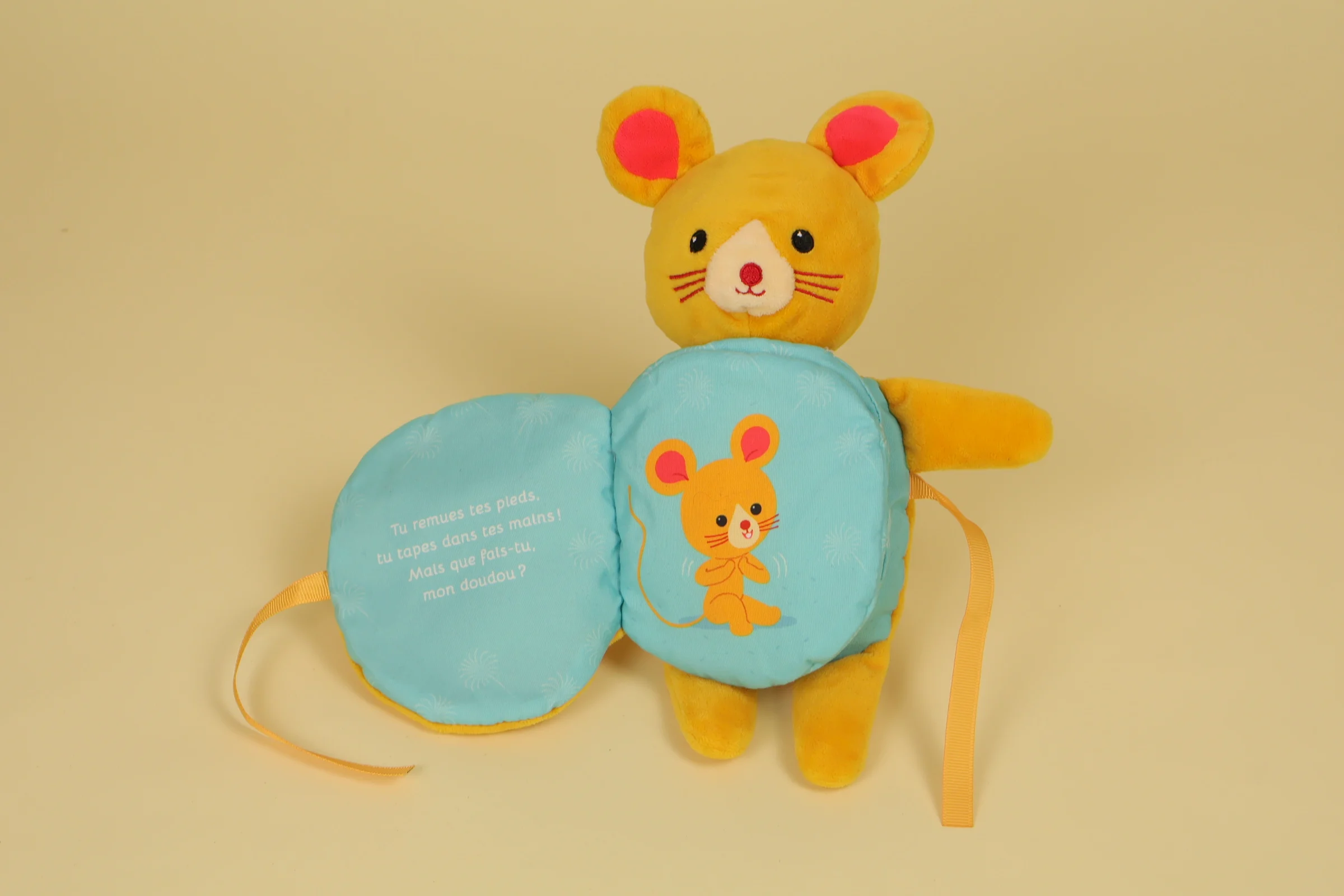 Livre d'eveil en tissu en forme de doudou souris jaune marque Editions Milan 1
