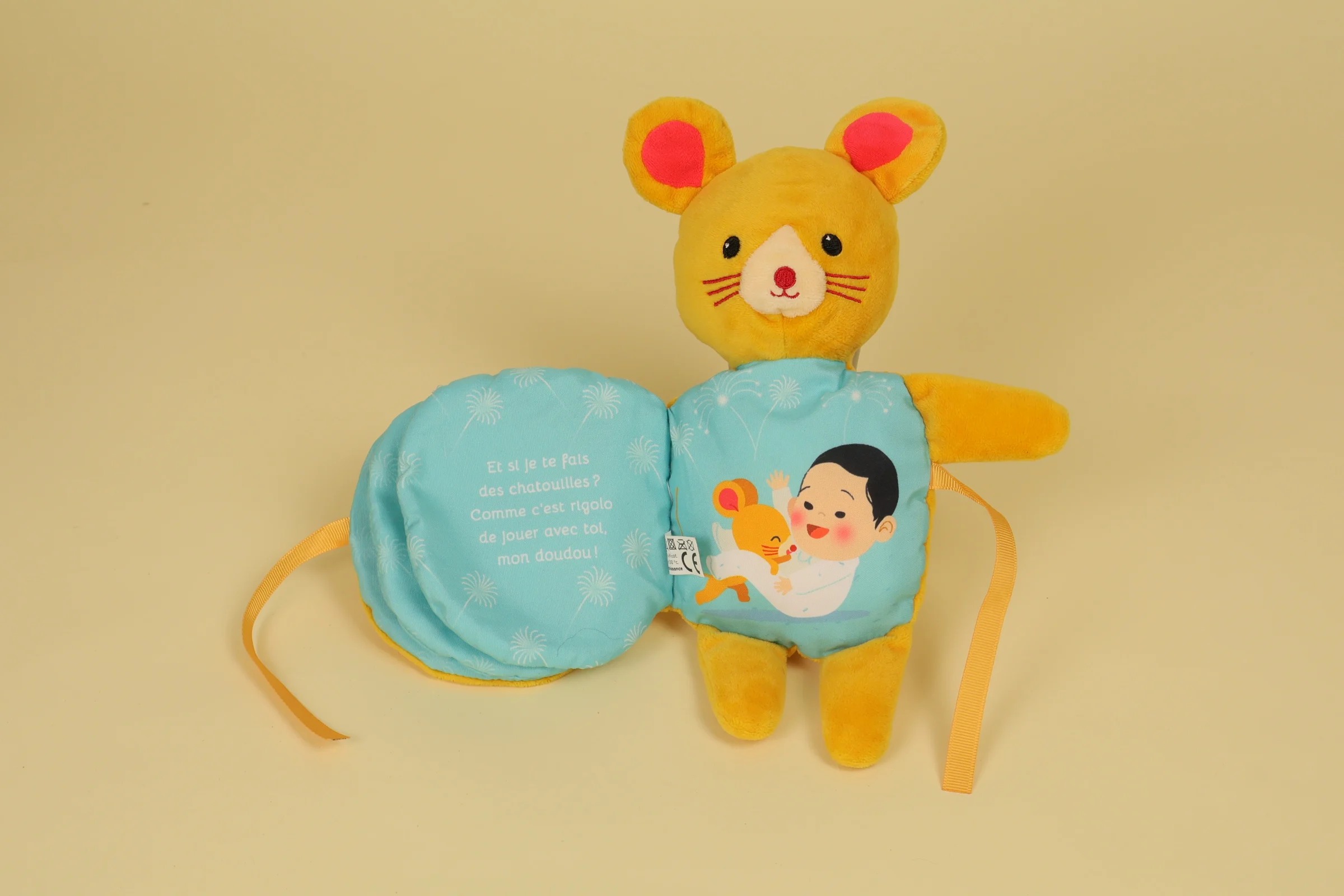 Livre d'eveil en tissu en forme de doudou souris jaune marque Editions Milan 3