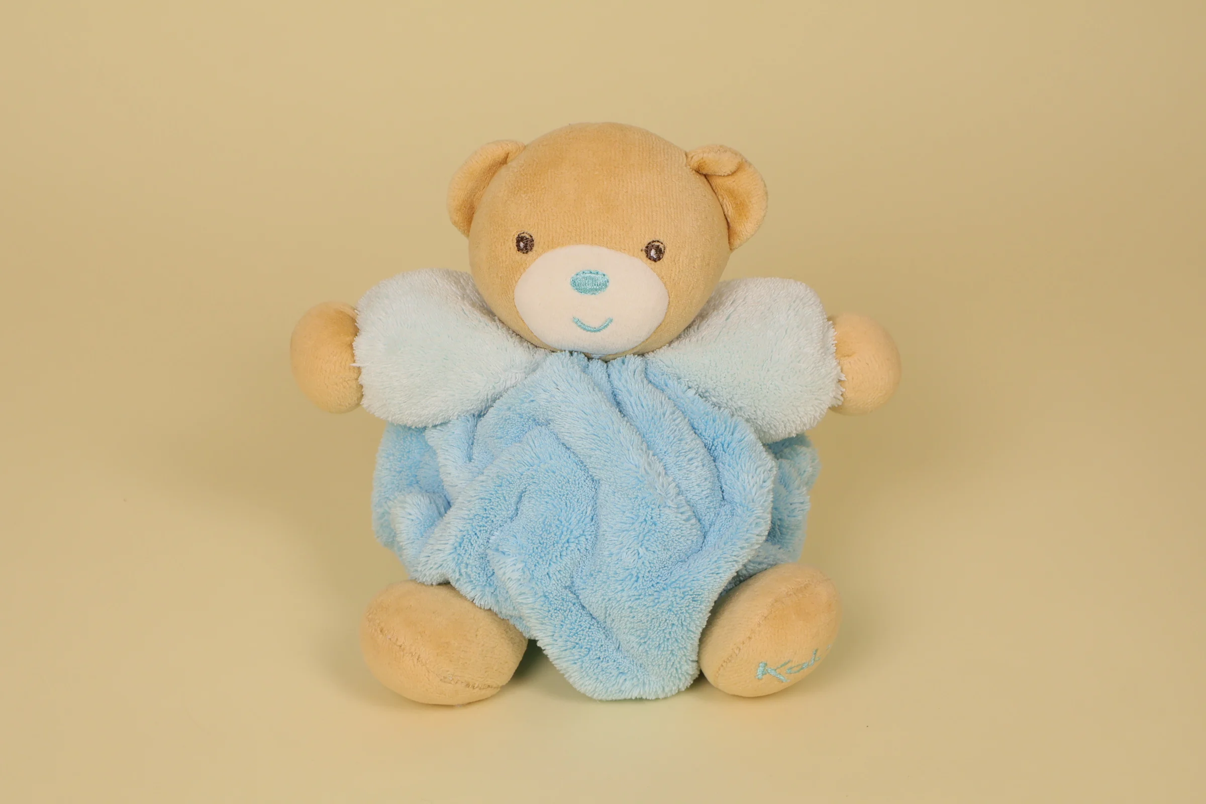 Doudou ours boule bleu et marron bras bleu clair 18 cm Plume vintage 2011 2013 marque Kaloo