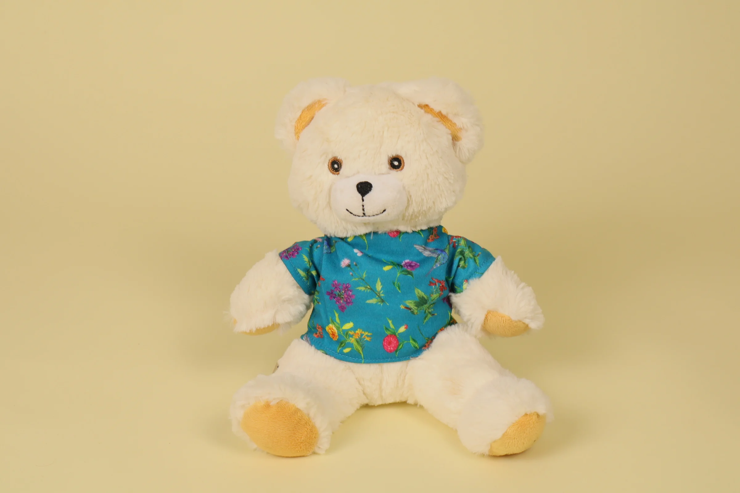 Peluche ours blanc mesurant 27 cm avec T-shirt vert imprimé fleurs de la marque Robijn Cajoline