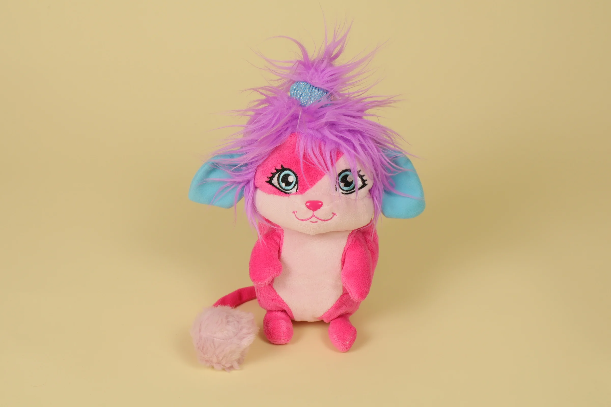 Peluche Popples Sunny rose avec chevelure violette et oreilles bleues mesurant 23 cm de la marque Spin Master