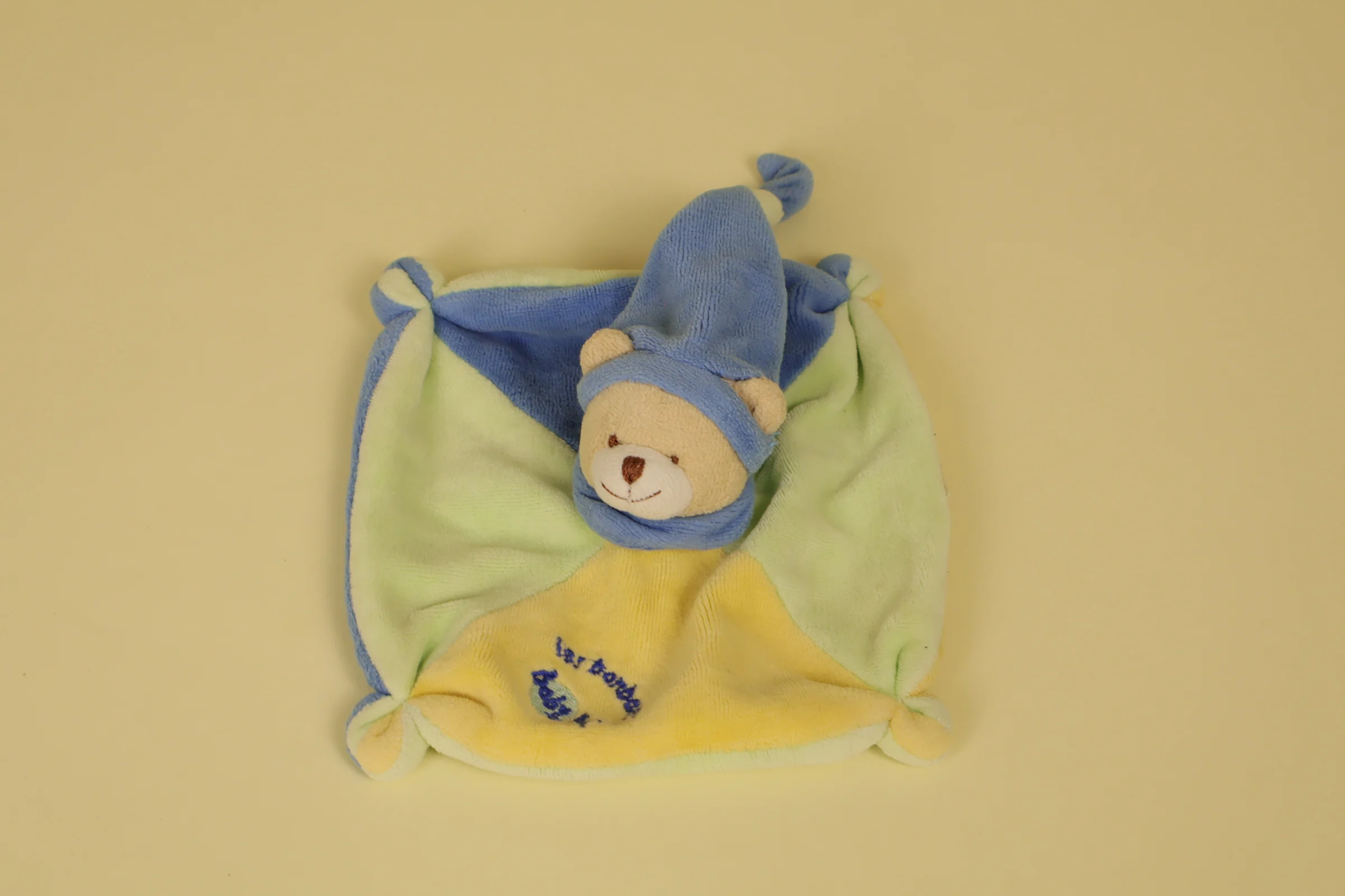 Mini doudou ours plat bleu jaune et vert pastel collection Les Bonbons 15 cm 2008 marque Baby Nat