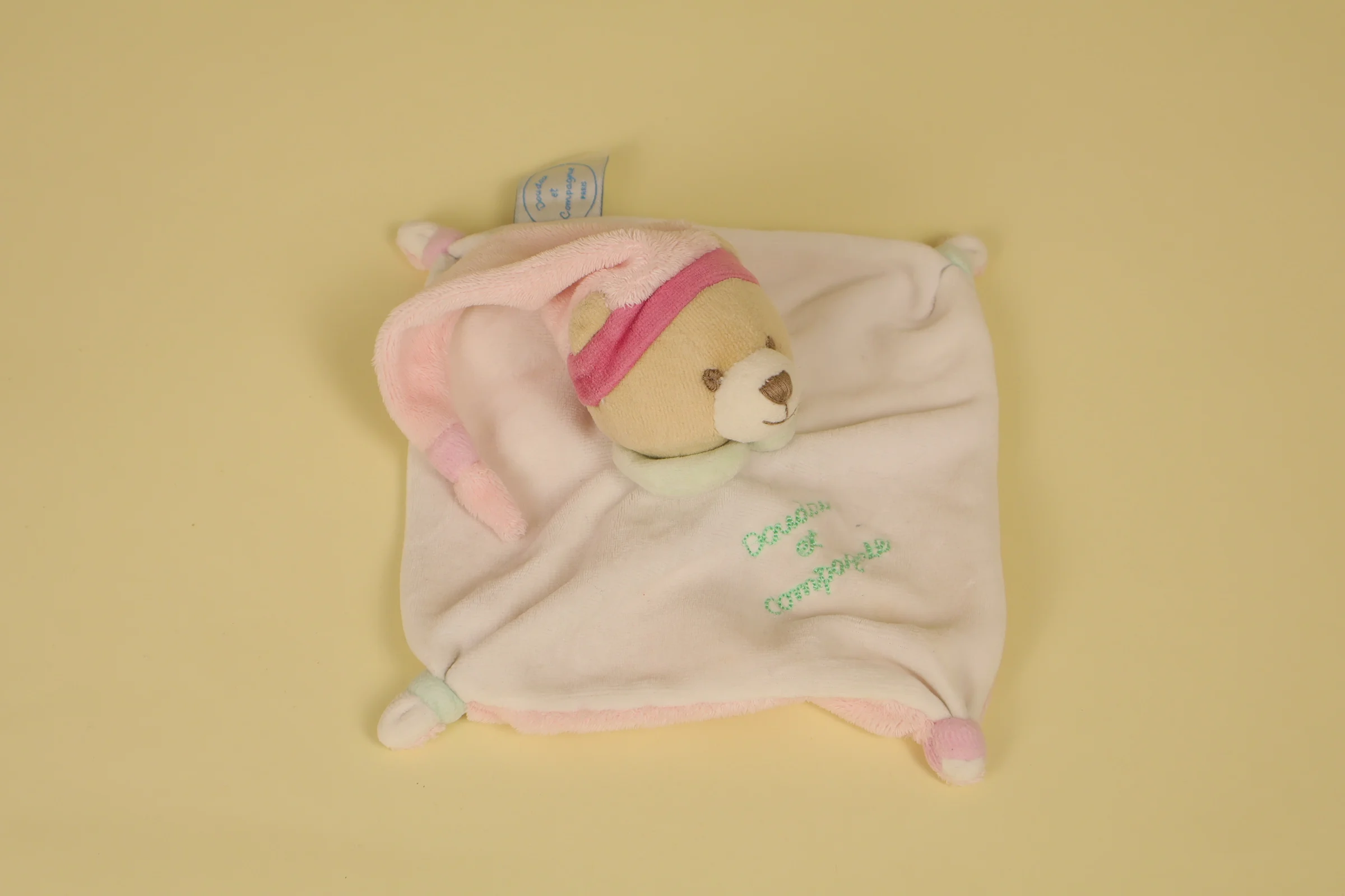Mini doudou ours plat blanc et rose avec col et broderies verts 15 cm 2005 marque Doudou et Compagnie