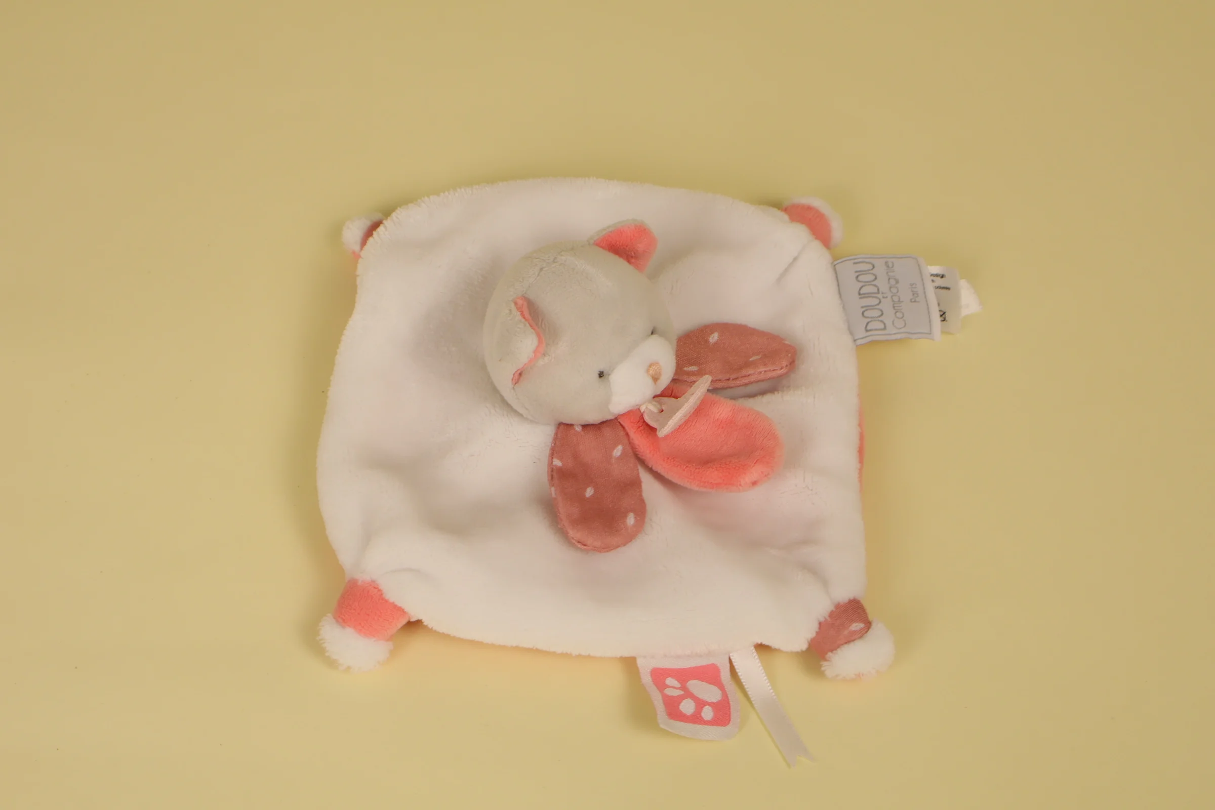 Mini doudou chat plat corail et blanc collection Méli Mélo 15 cm 2021 marque Doudou et Compagnie