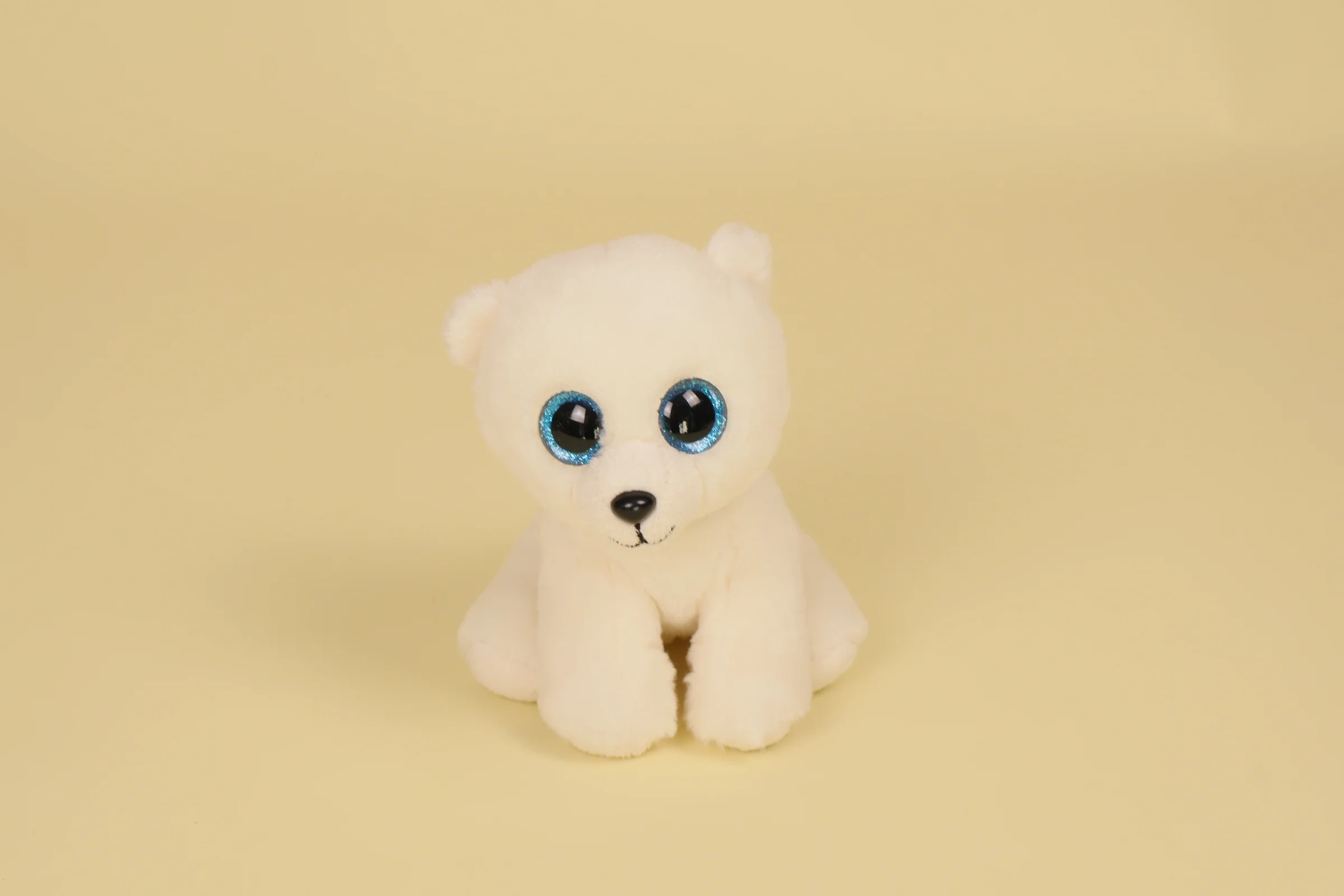 Peluche ours polaire blanc avec yeux brillants bleus mesure 16 cm marque TY Beanie Boos